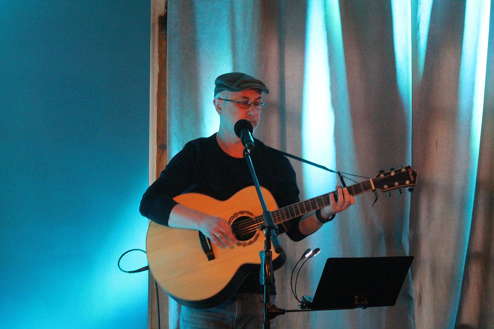 Koncert Janusza Reichela w Art Cafe Modjeska w Legnicy
