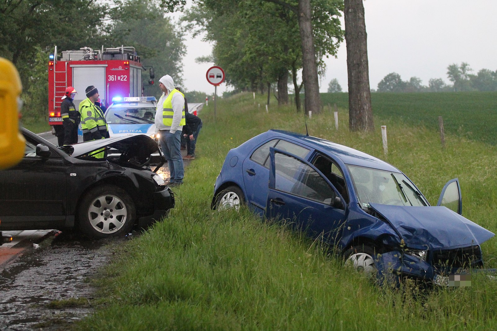 Zderzenie czołowe dwóch aut. Pięć osób rannych w tym dziecko