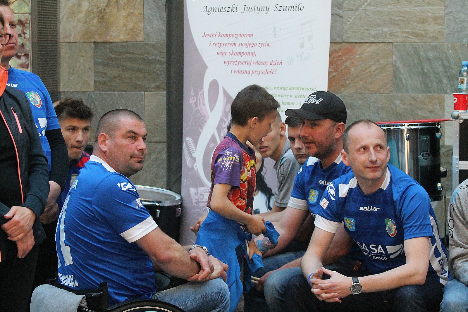 Madrygał i piłkarze Miedzi jednym głosem w Galerii Piastów