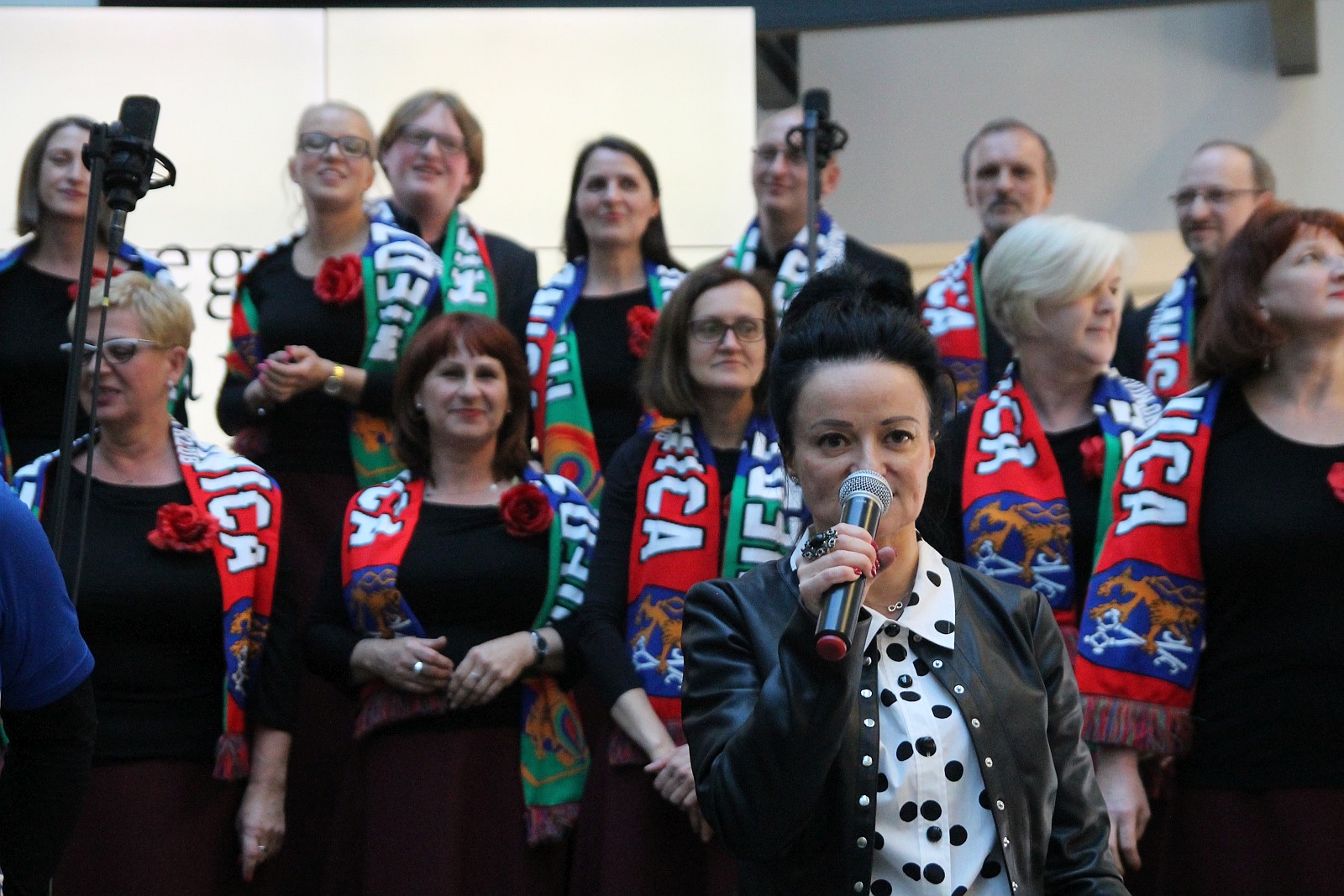 Madrygał i piłkarze Miedzi jednym głosem w Galerii Piastów