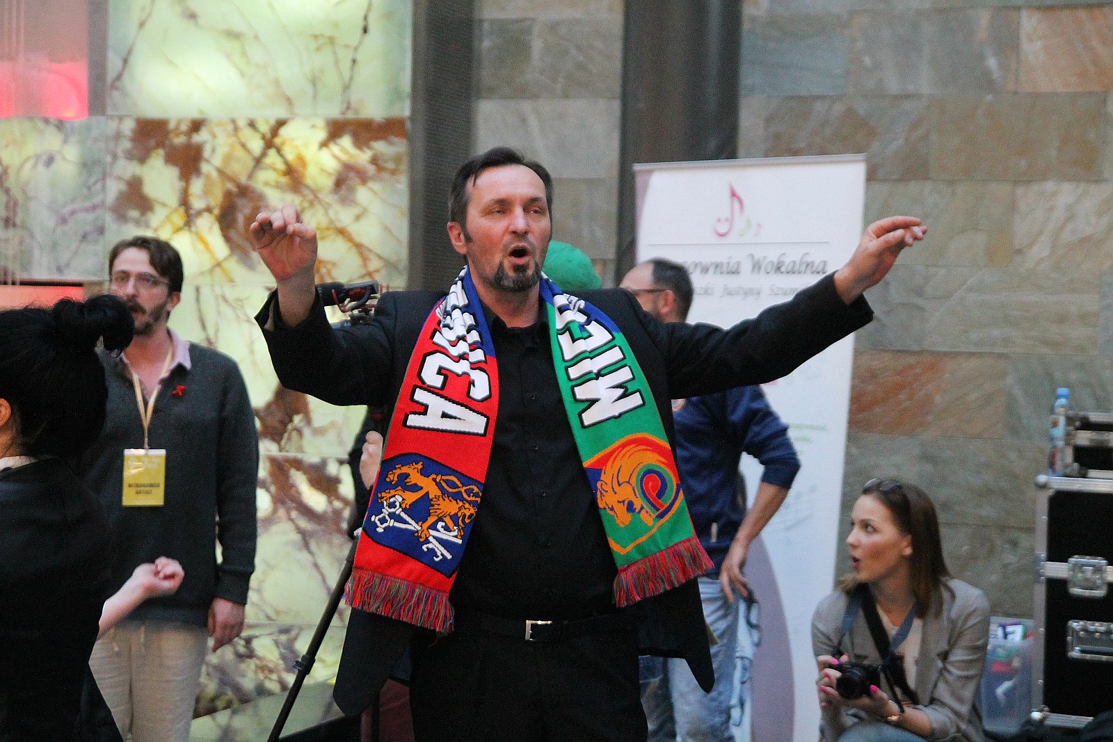 Madrygał i piłkarze Miedzi jednym głosem w Galerii Piastów