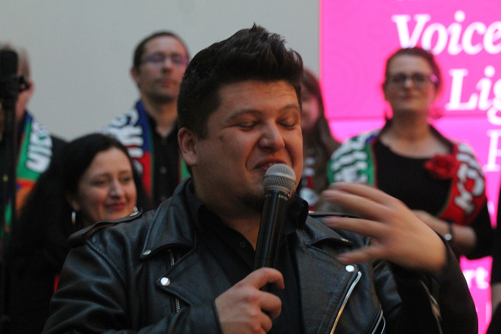 Madrygał i piłkarze Miedzi jednym głosem w Galerii Piastów
