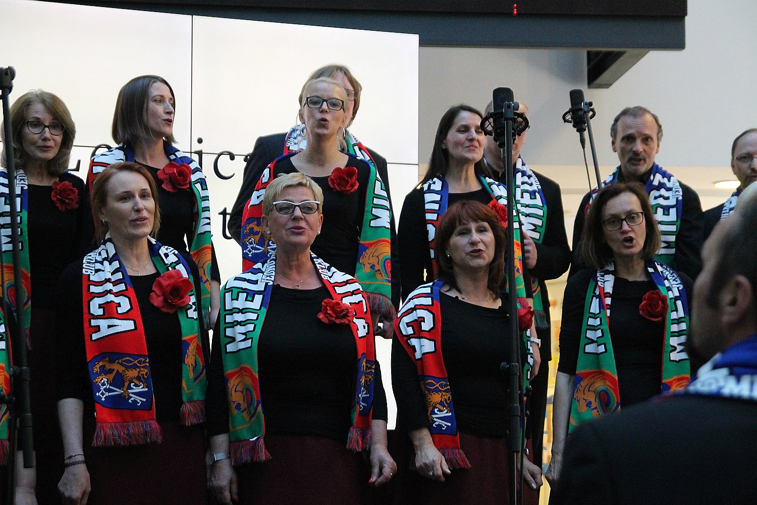 Madrygał i piłkarze Miedzi jednym głosem w Galerii Piastów