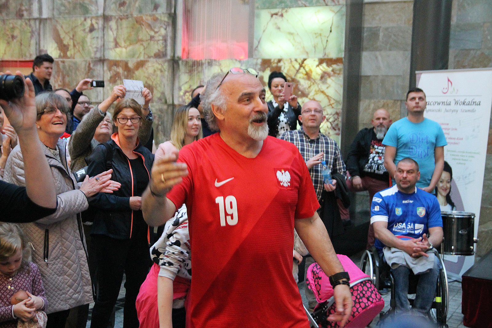 Madrygał i piłkarze Miedzi jednym głosem w Galerii Piastów