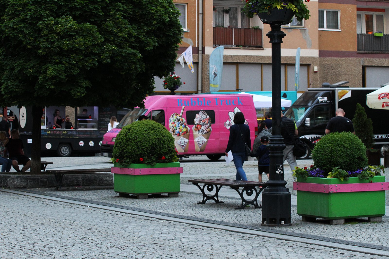 Miasteczko Food Trucków stanęło na rynku w Legnicy