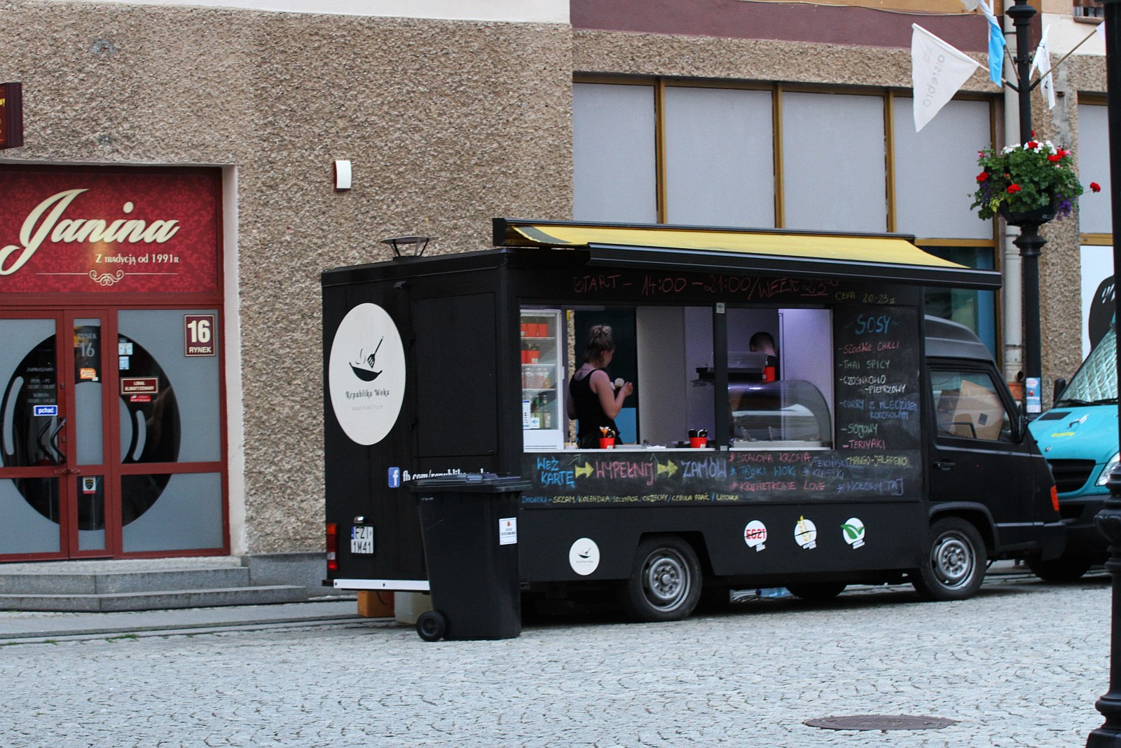 Miasteczko Food Trucków stanęło na rynku w Legnicy