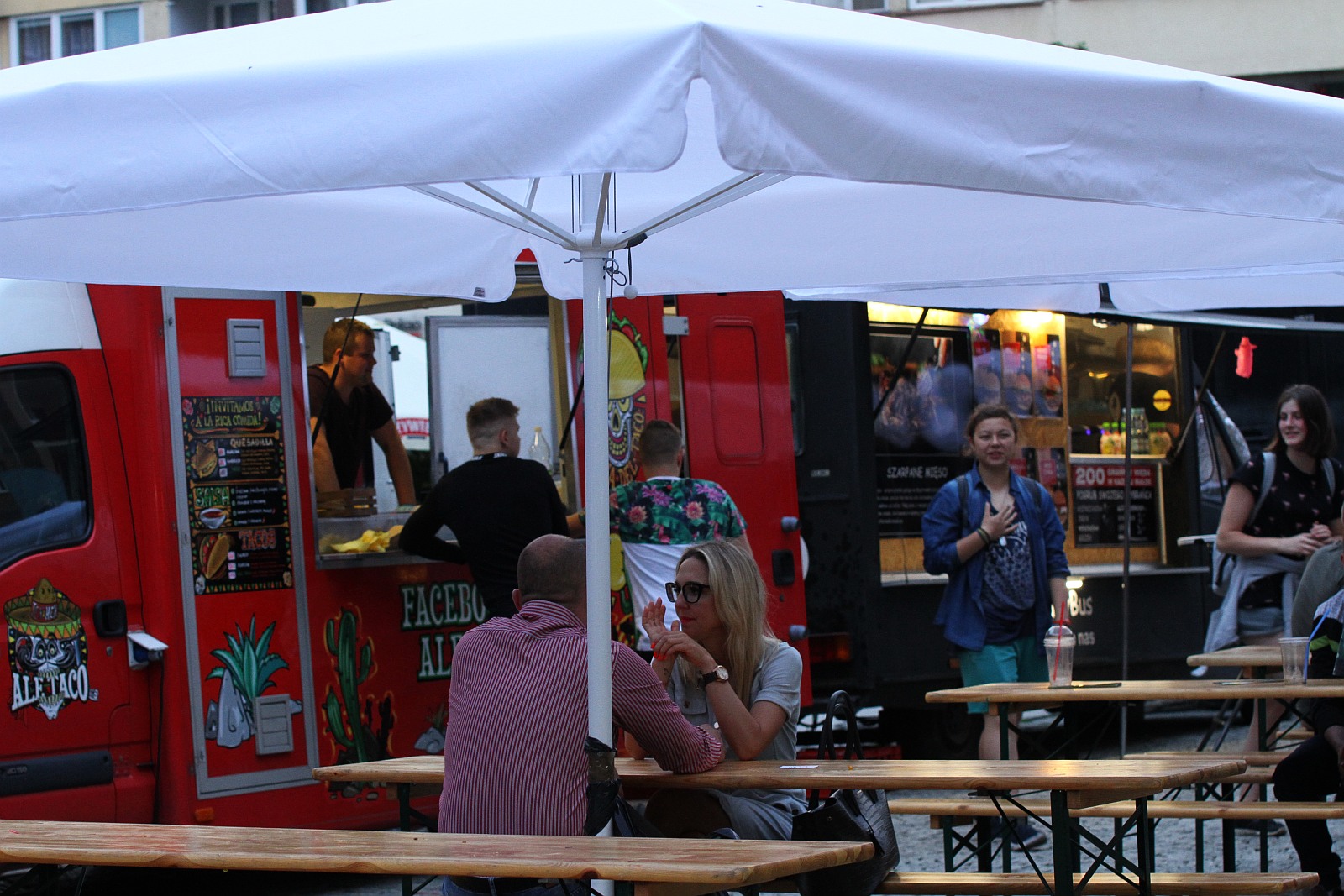 Miasteczko Food Trucków stanęło na rynku w Legnicy