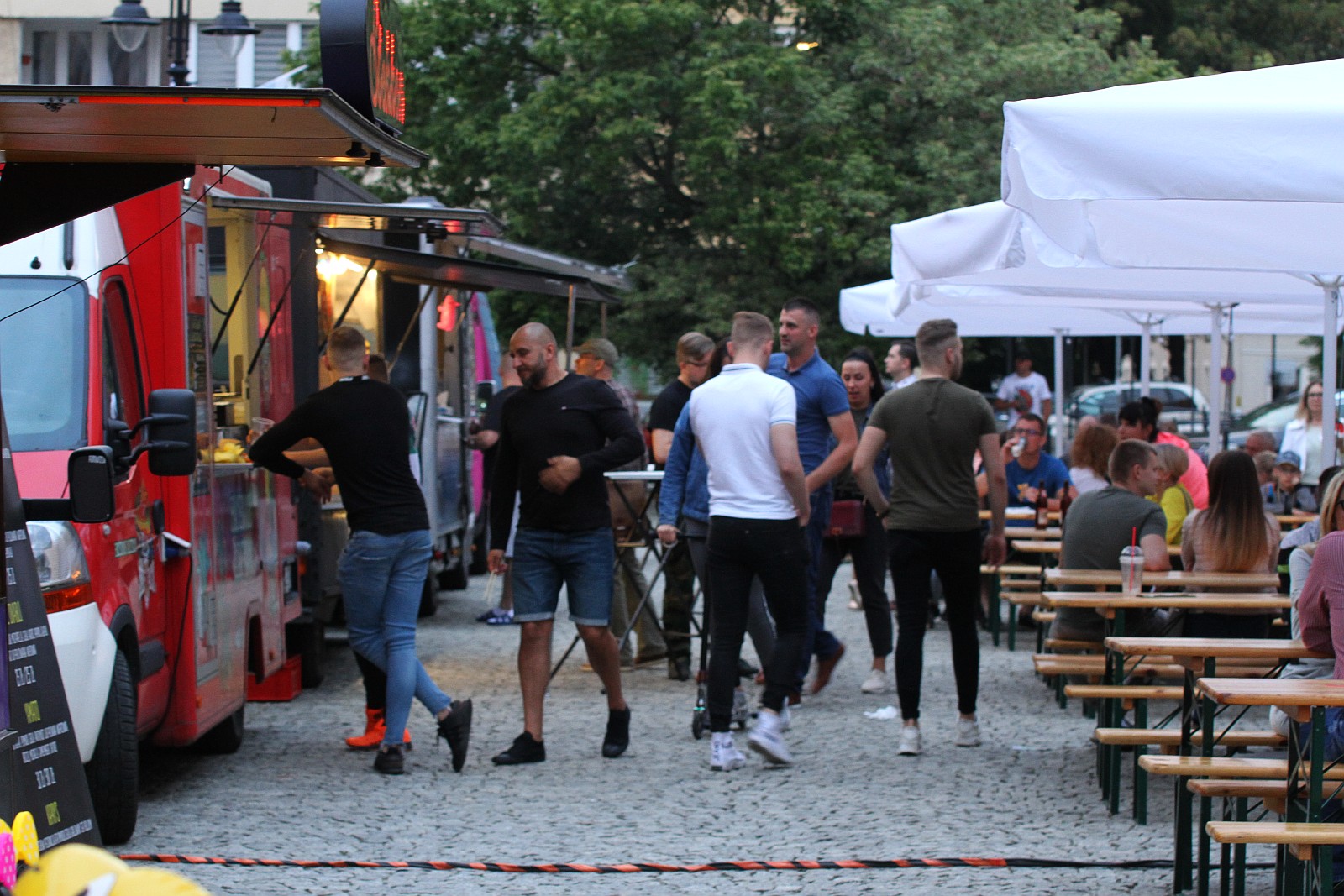 Miasteczko Food Trucków stanęło na rynku w Legnicy