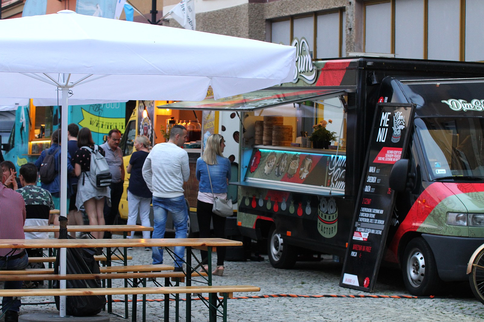 Miasteczko Food Trucków stanęło na rynku w Legnicy