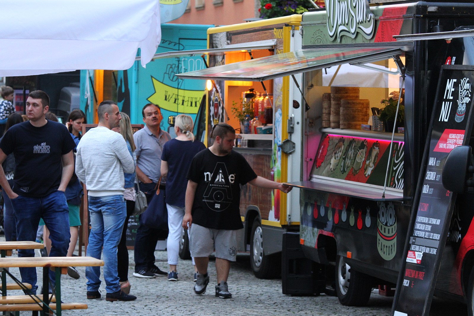 Miasteczko Food Trucków stanęło na rynku w Legnicy