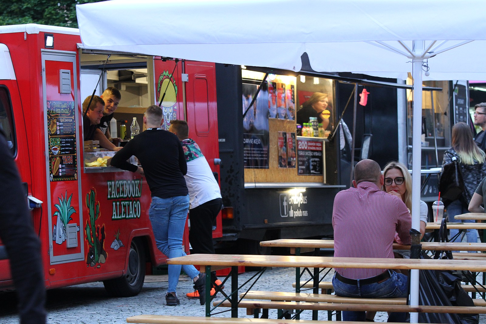 Miasteczko Food Trucków stanęło na rynku w Legnicy