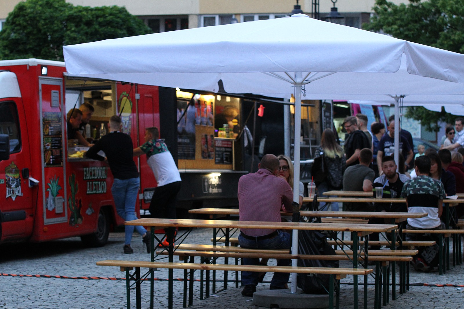 Miasteczko Food Trucków stanęło na rynku w Legnicy