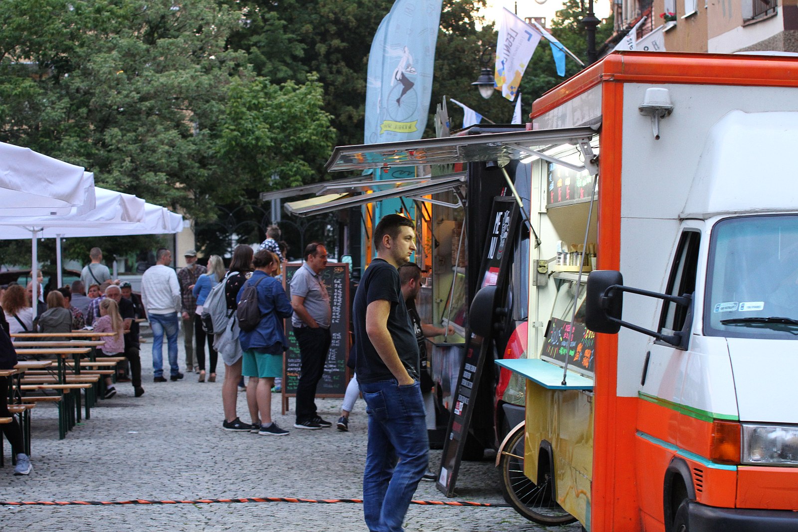 Miasteczko Food Trucków stanęło na rynku w Legnicy