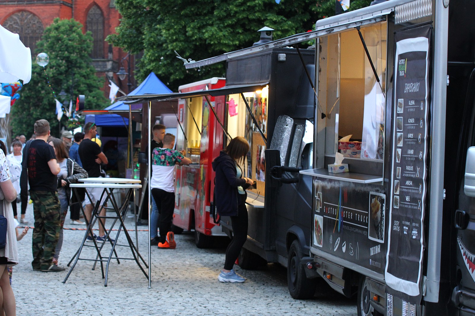 Miasteczko Food Trucków stanęło na rynku w Legnicy