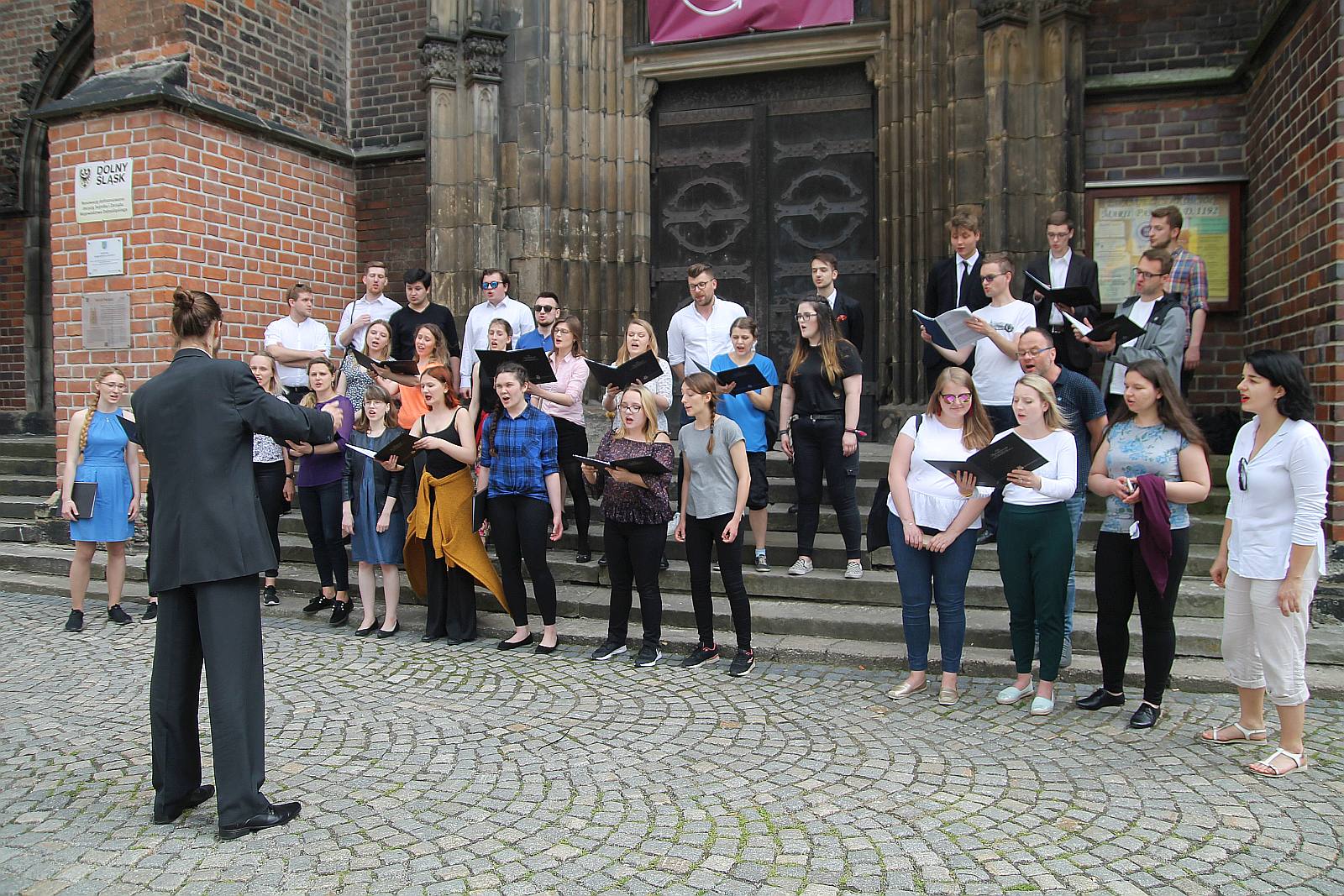 Legnica Cantat 50: koncerty chórów na ulicach miasta