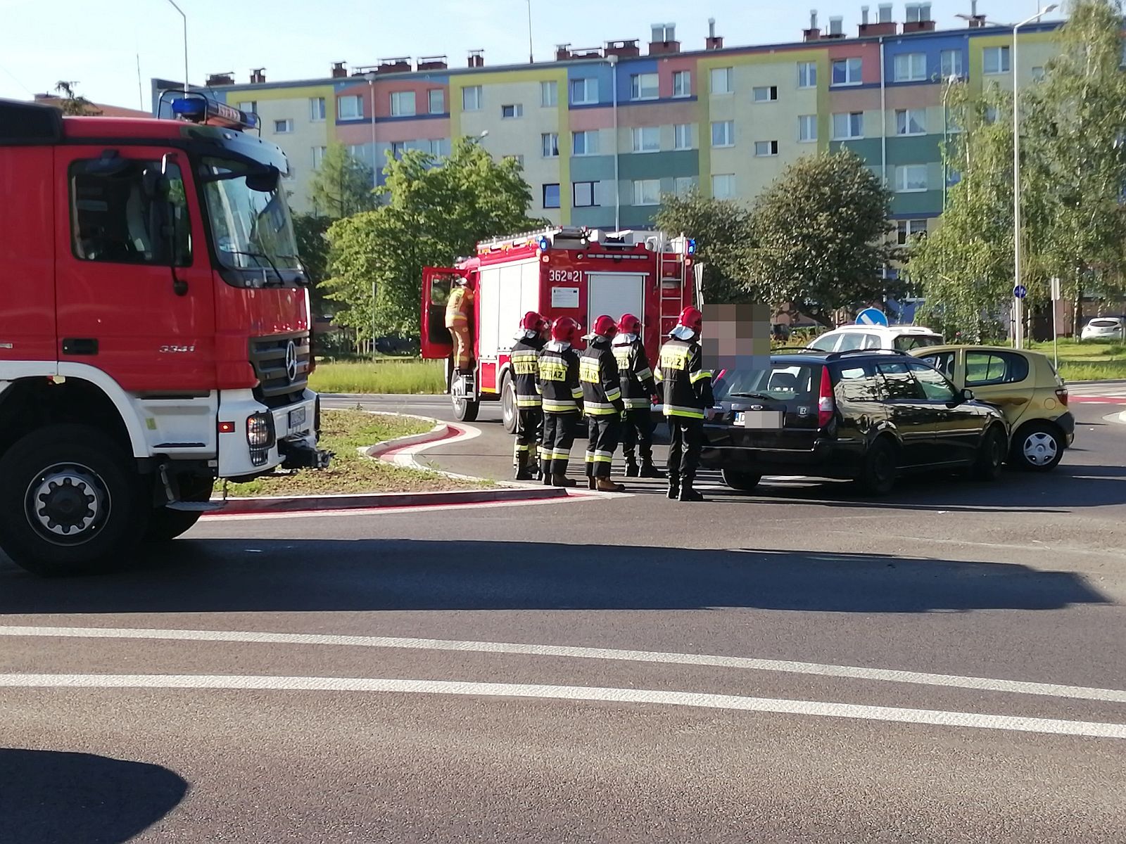 Kolizja dwóch aut na rondzie bł. ks. Jerzego Popiełuszki