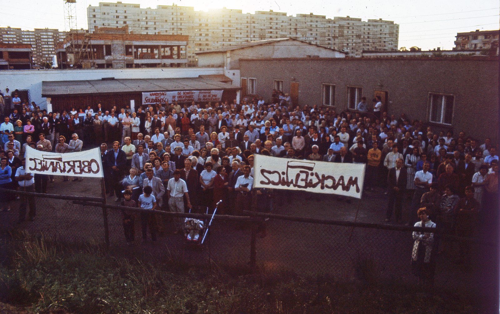 Kampania wyborcza i plakaty KO Solidarność