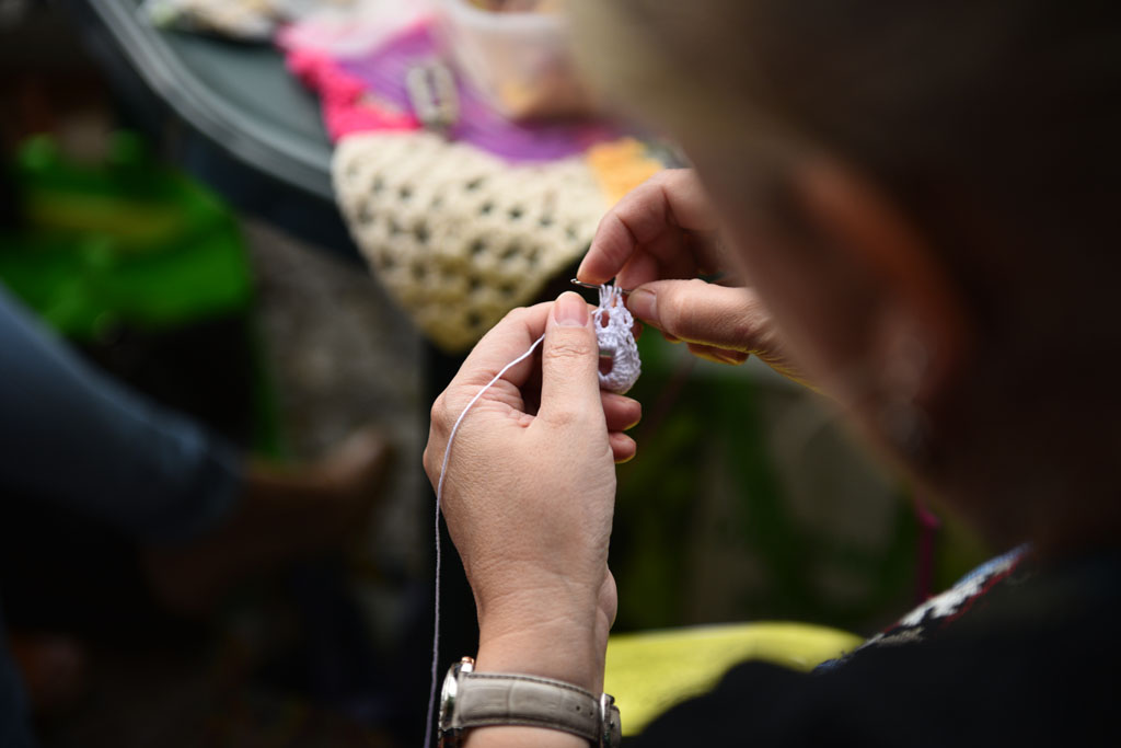 Dziewiarki pokazały w centrum jak zrywać z plastikiem