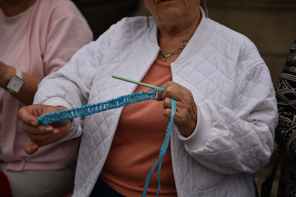 Dziewiarki pokazały w centrum jak zrywać z plastikiem