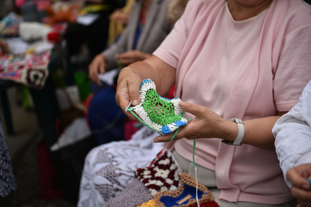 Dziewiarki pokazały w centrum jak zrywać z plastikiem