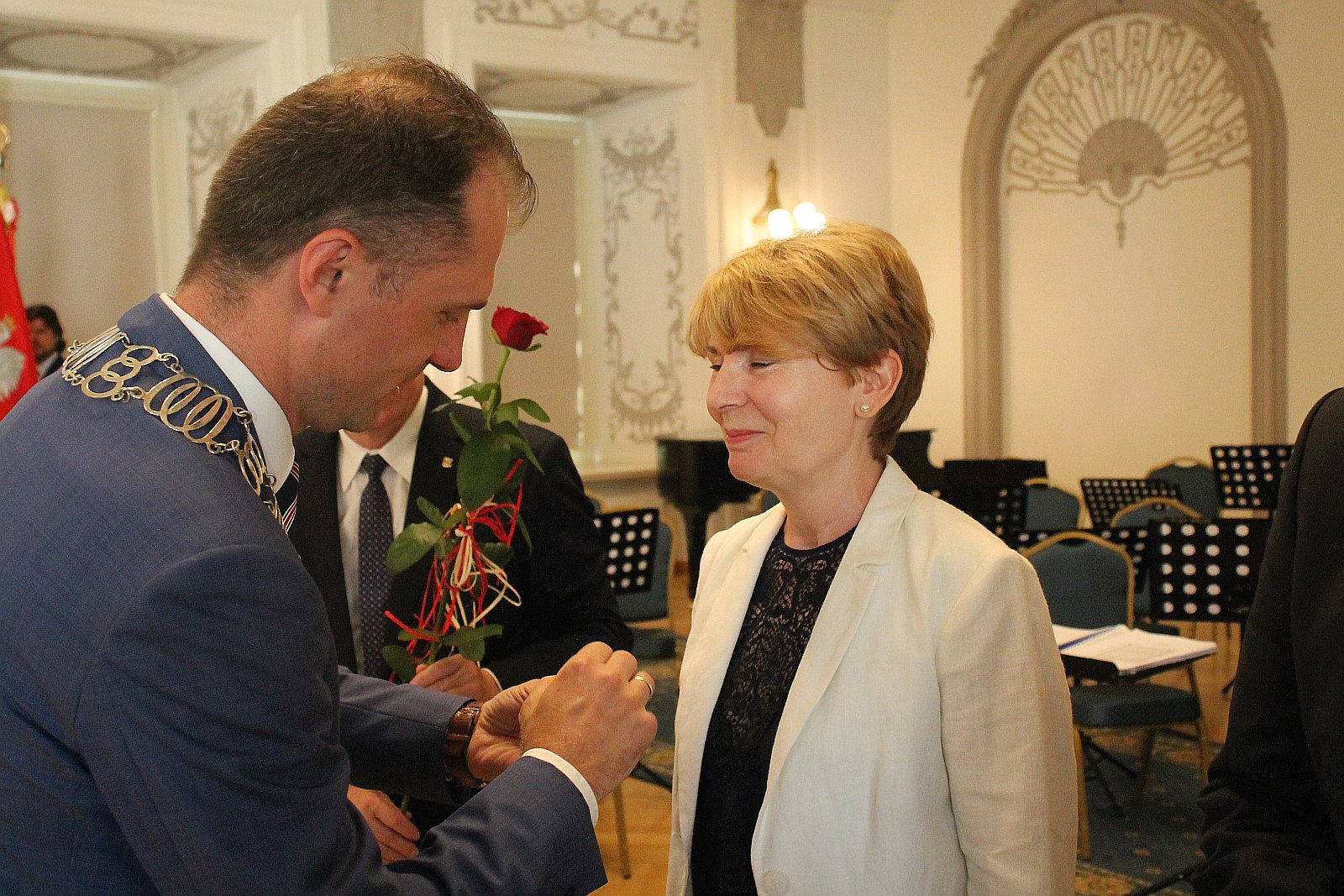 Uroczysta sesja rady miejskiej Legnicy. Nagrody i wyróżnienia