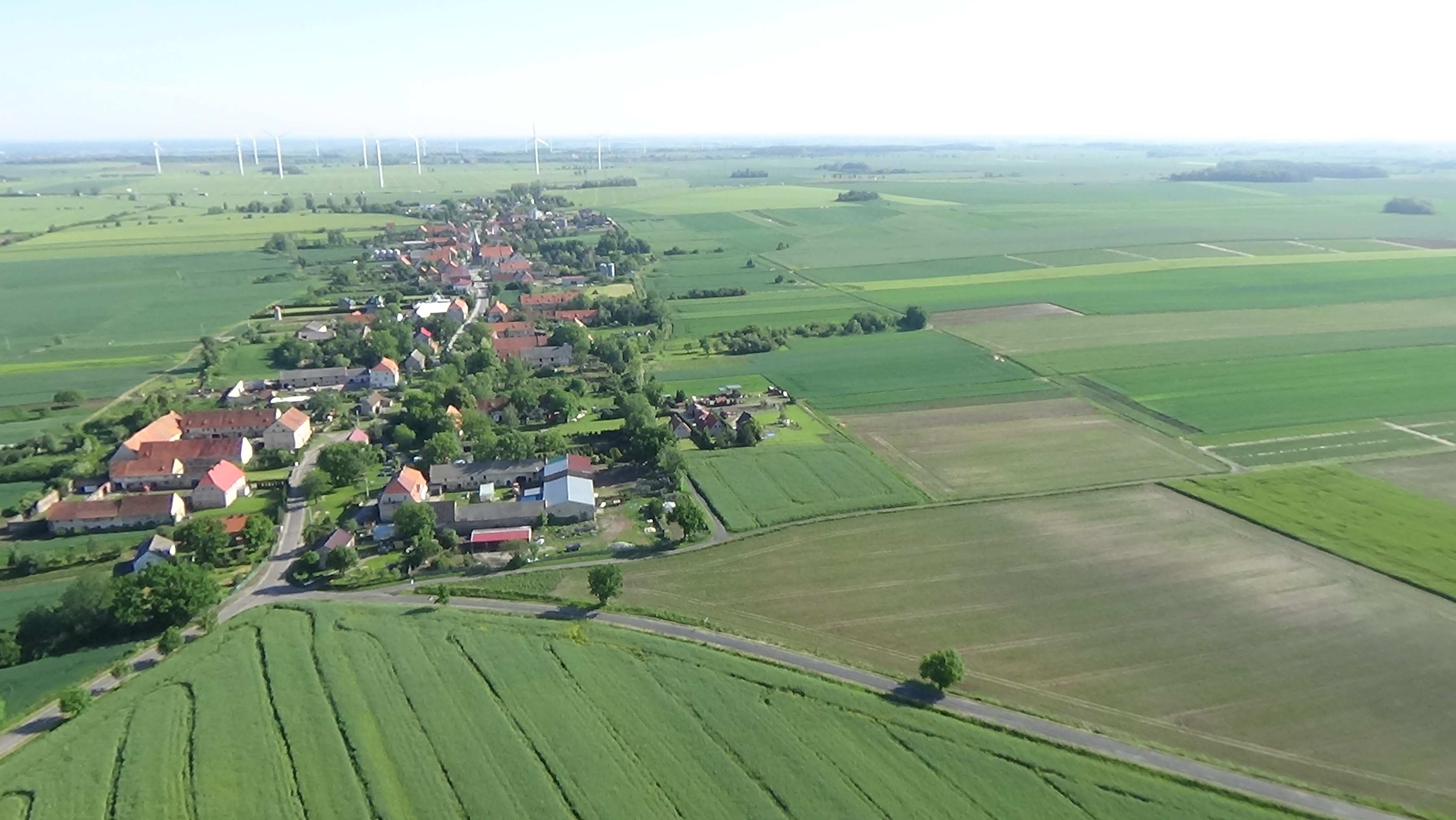 Mikołajowice z lotu ptaka. Zobacz jak wygląda wioska
