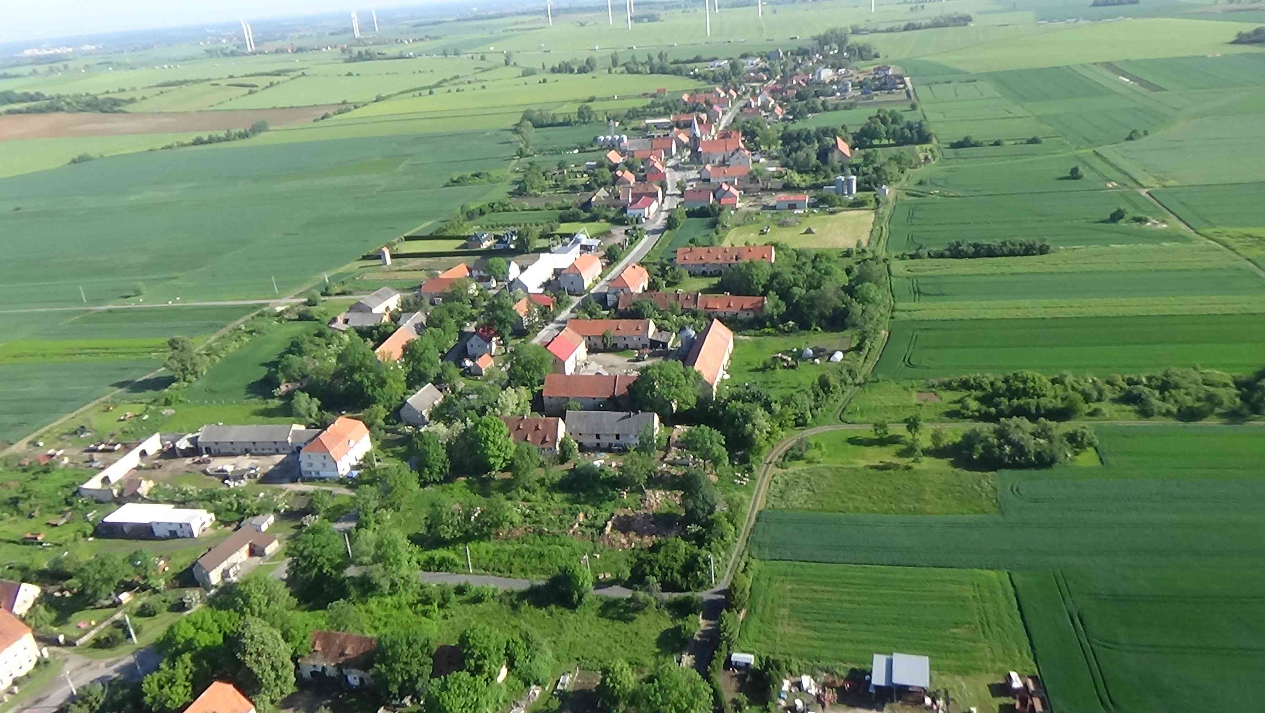 Mikołajowice z lotu ptaka. Zobacz jak wygląda wioska