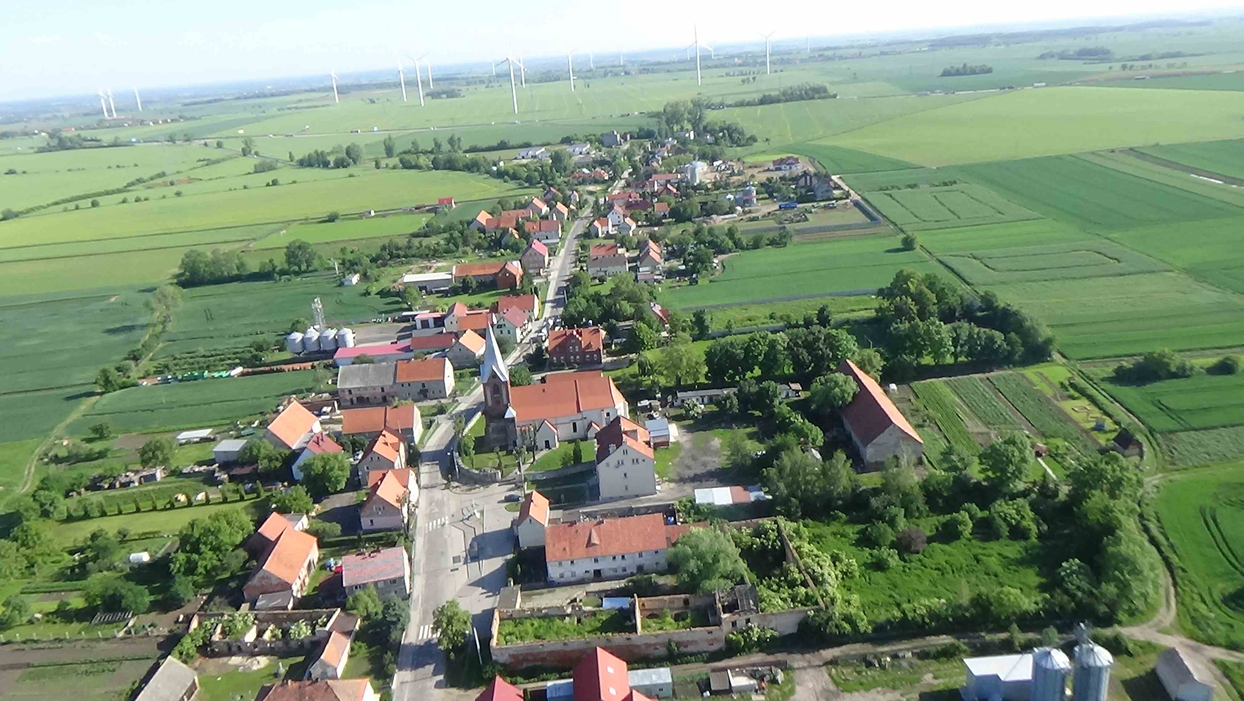 Mikołajowice z lotu ptaka. Zobacz jak wygląda wioska