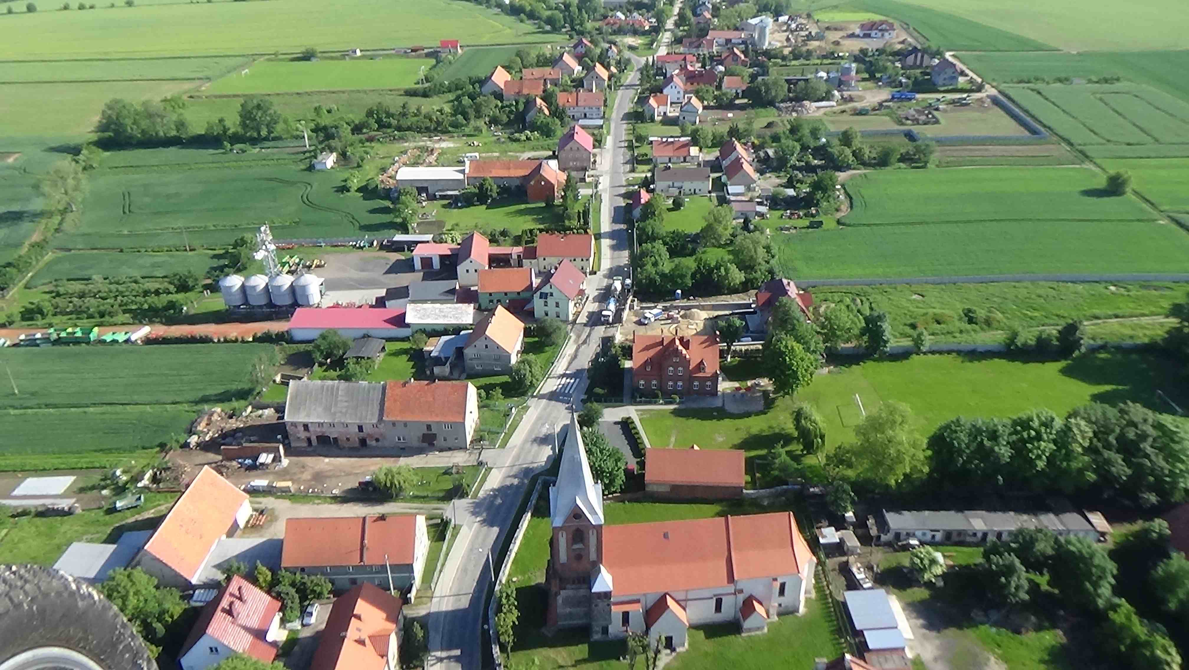 Mikołajowice z lotu ptaka. Zobacz jak wygląda wioska
