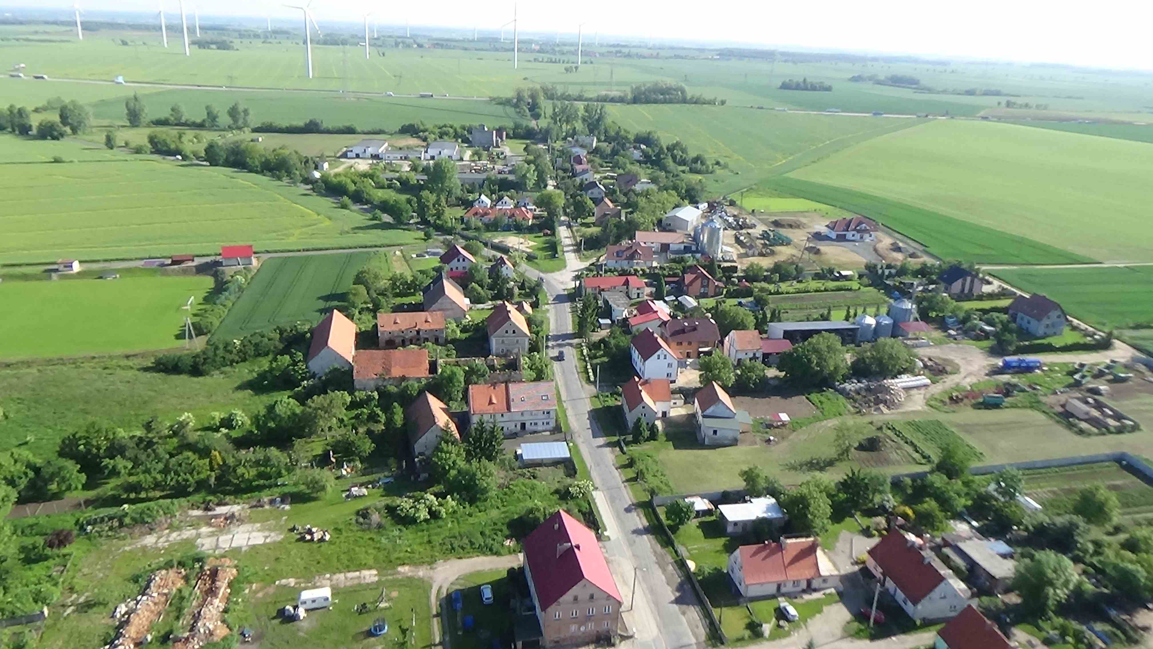 Mikołajowice z lotu ptaka. Zobacz jak wygląda wioska