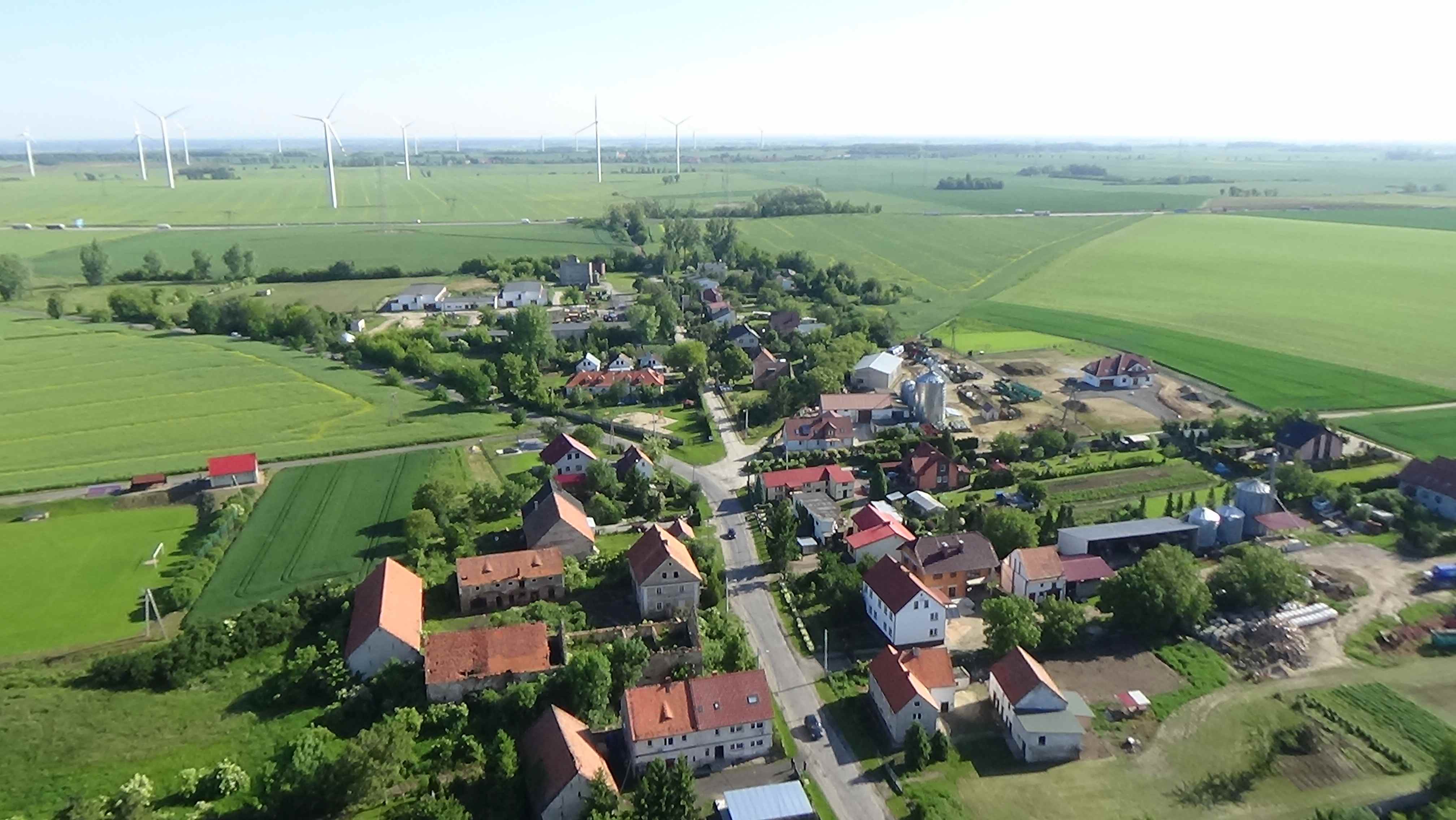 Mikołajowice z lotu ptaka. Zobacz jak wygląda wioska