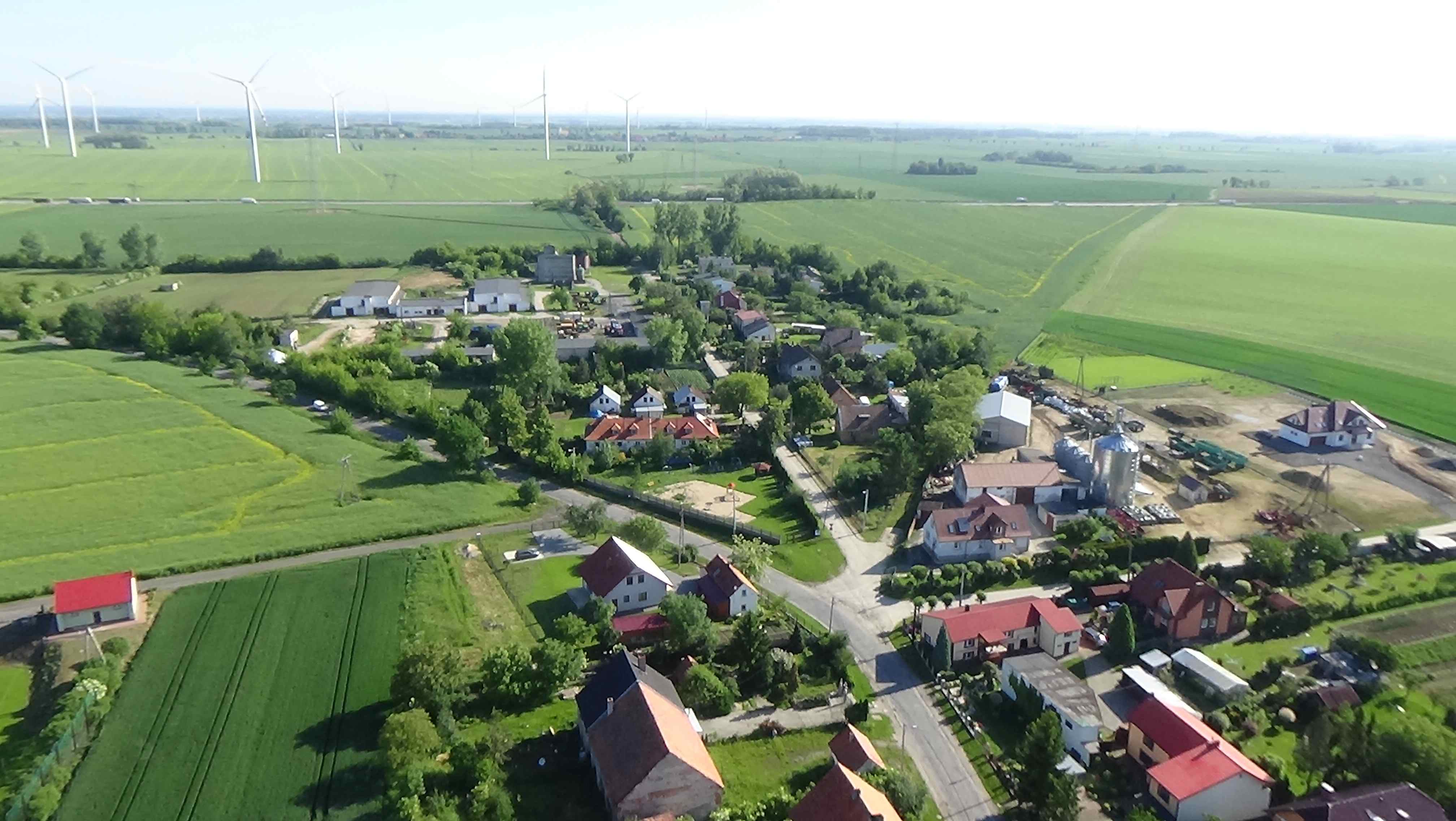 Mikołajowice z lotu ptaka. Zobacz jak wygląda wioska