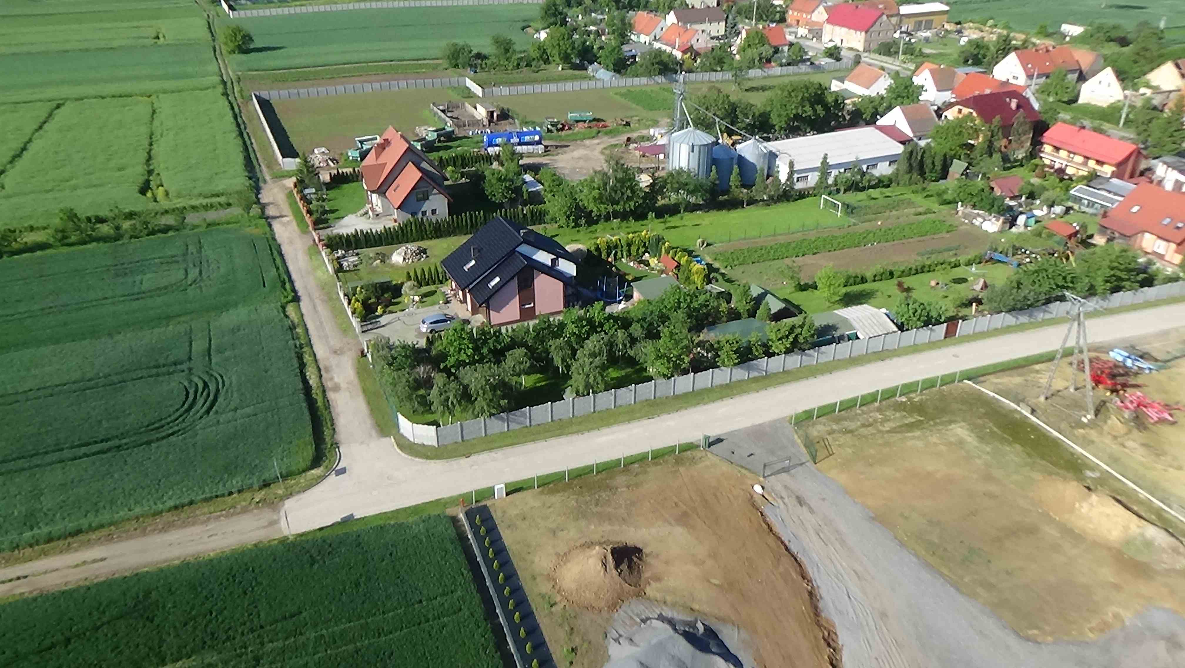 Mikołajowice z lotu ptaka. Zobacz jak wygląda wioska