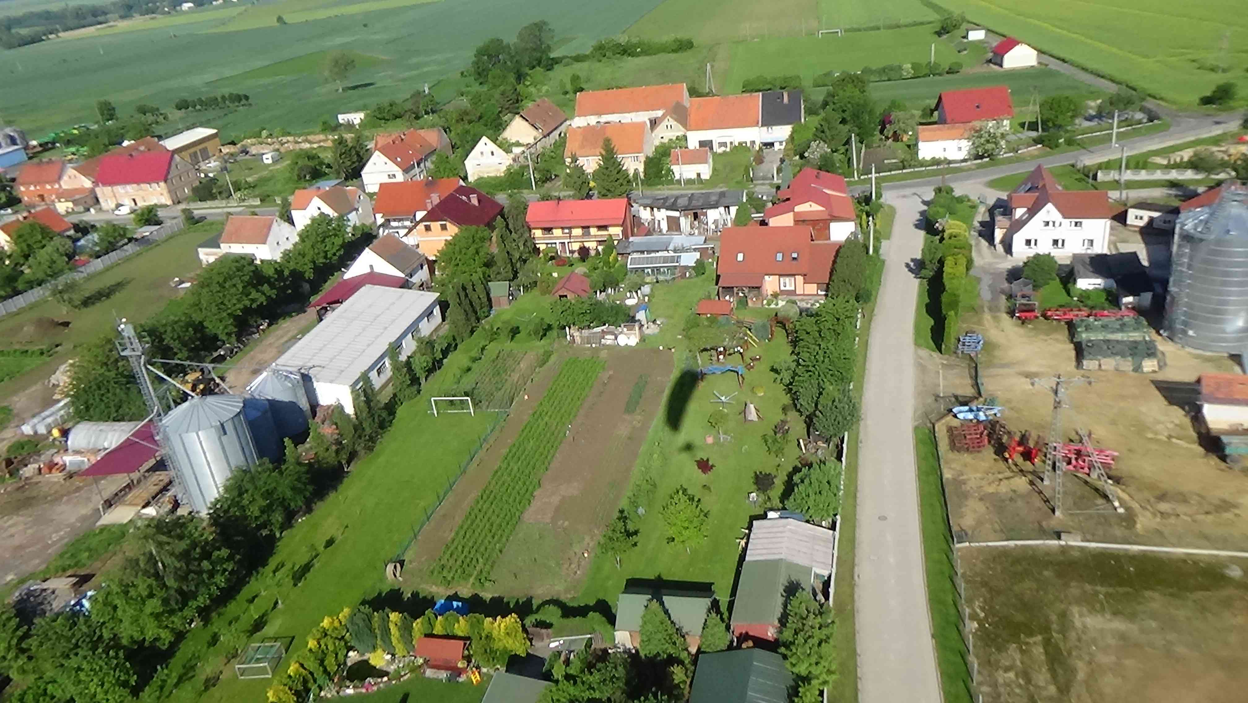 Mikołajowice z lotu ptaka. Zobacz jak wygląda wioska