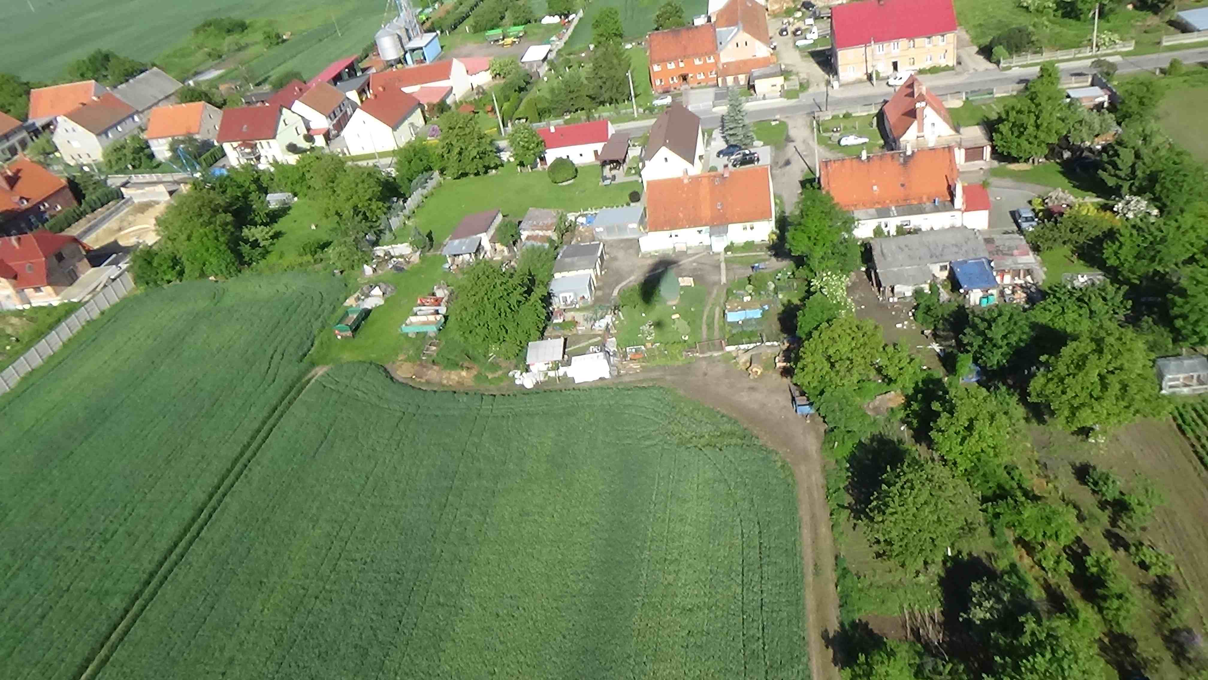Mikołajowice z lotu ptaka. Zobacz jak wygląda wioska