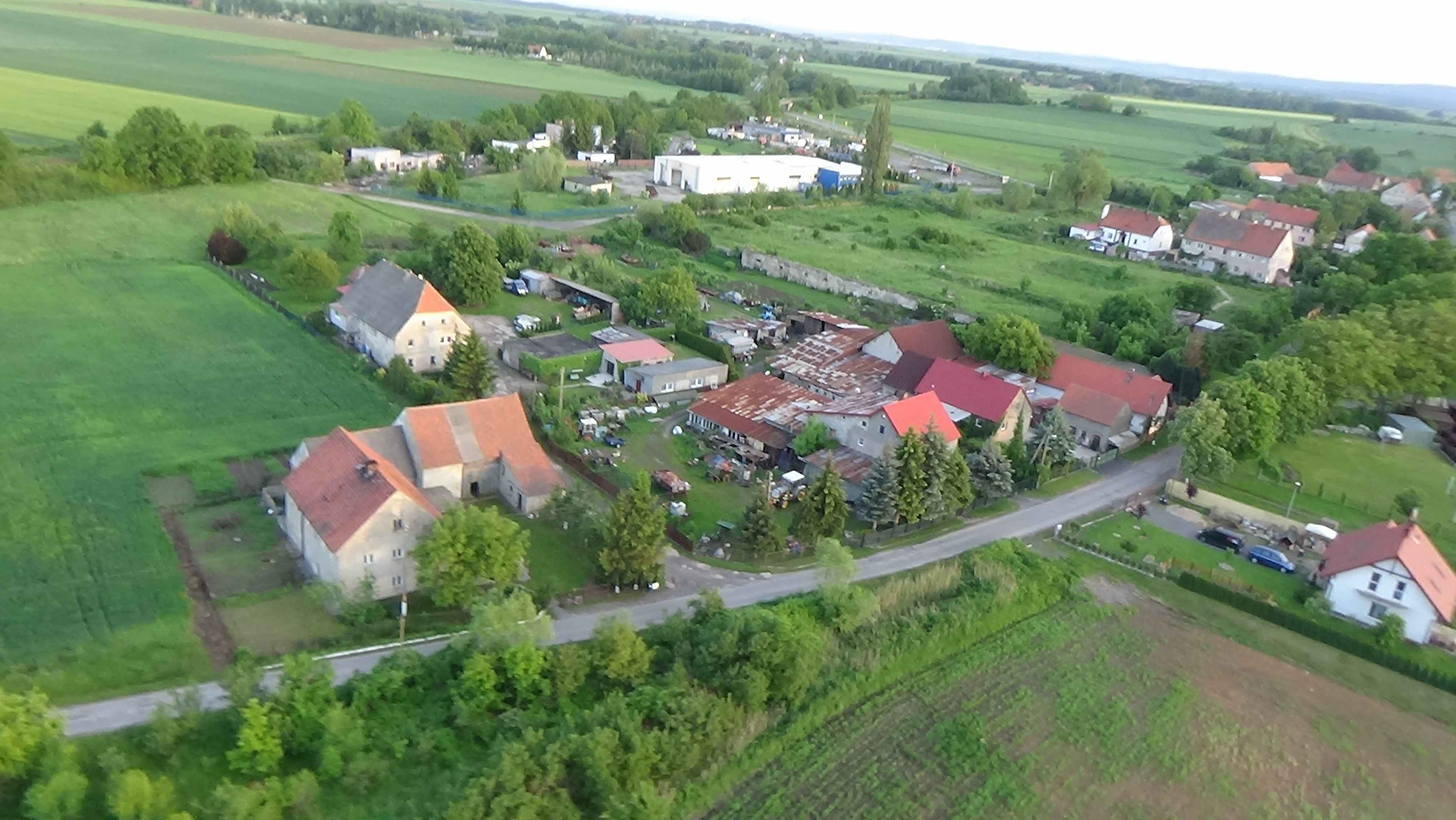 Nowa Wieś Legnicka z lotu ptaka. Zobacz jak wygląda wioska