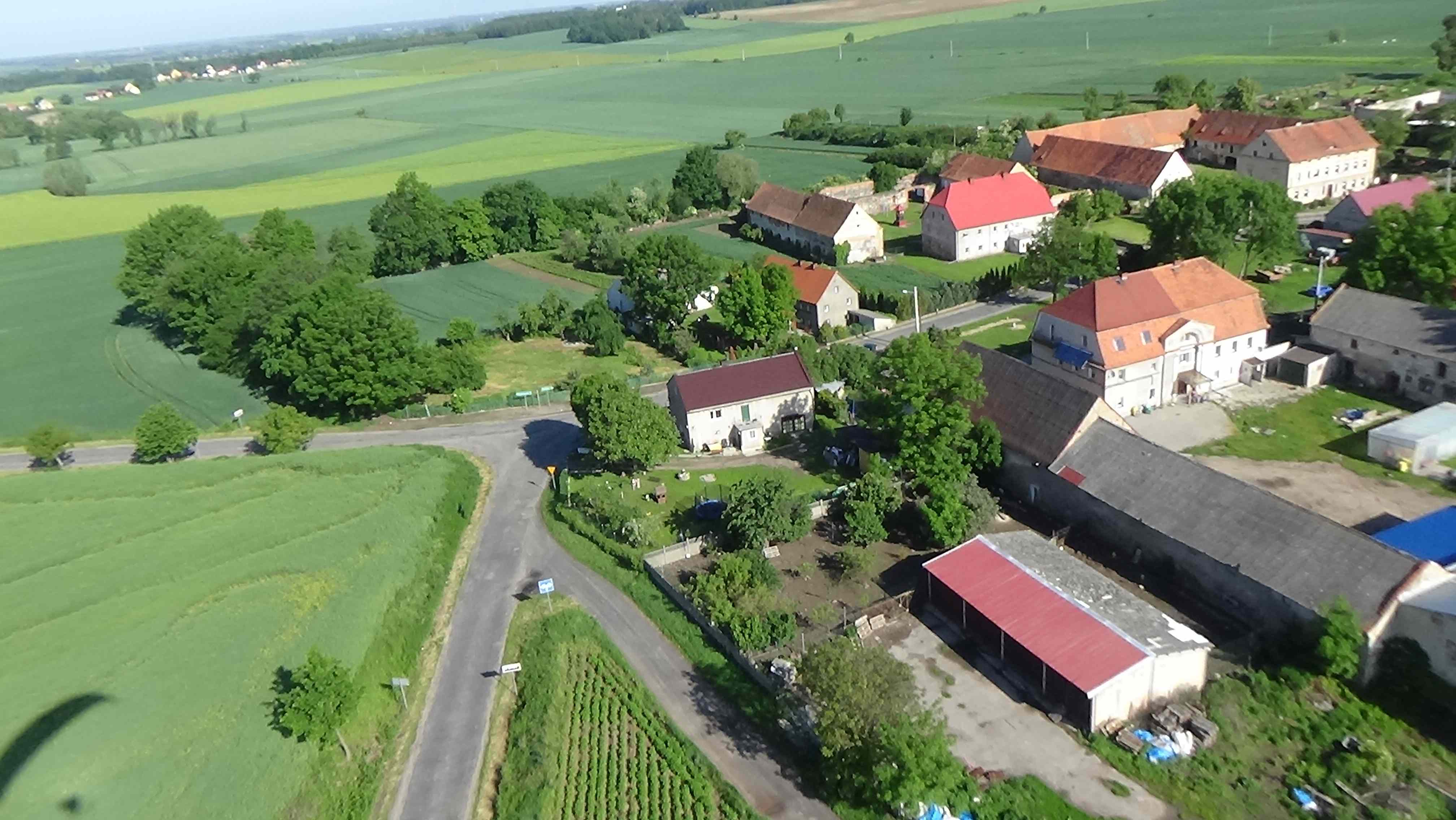Mikołajowice z lotu ptaka. Zobacz jak wygląda wioska
