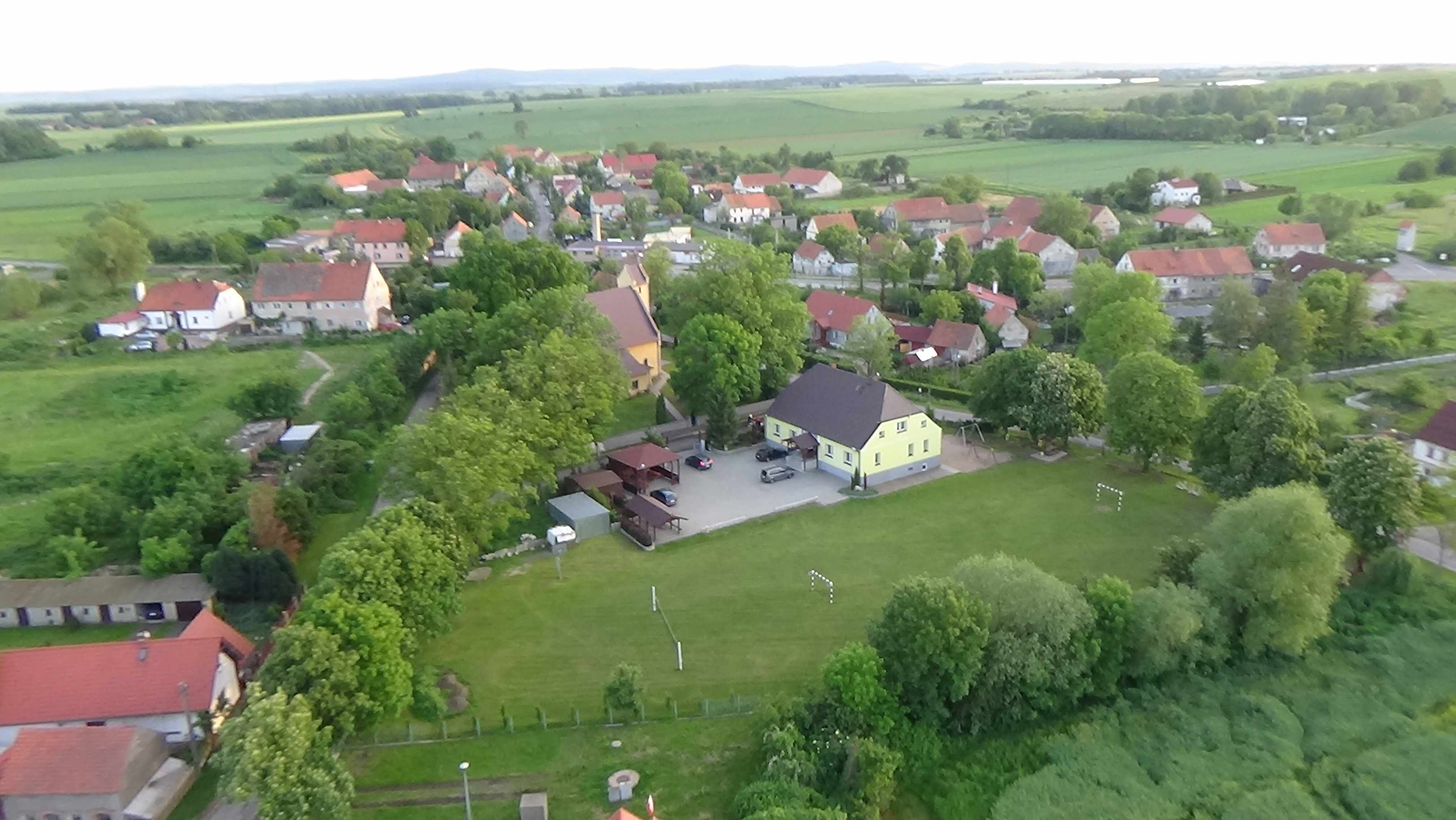Nowa Wieś Legnicka z lotu ptaka. Zobacz jak wygląda wioska