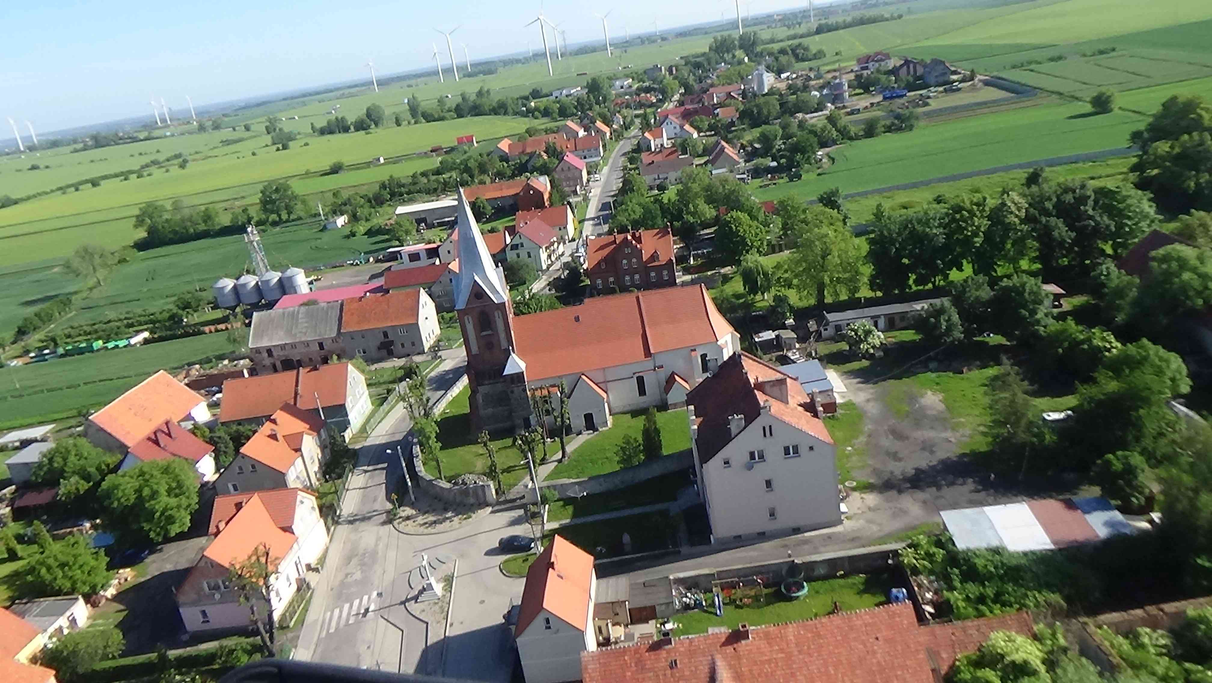 Mikołajowice z lotu ptaka. Zobacz jak wygląda wioska