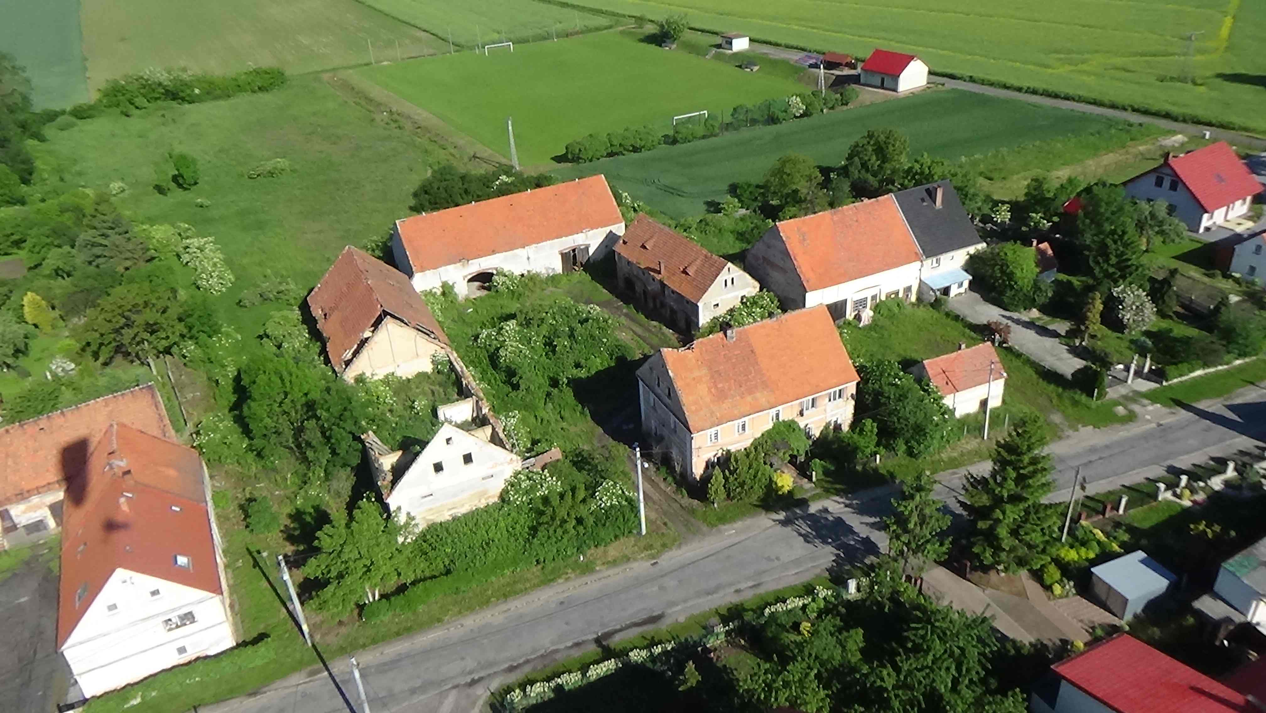Mikołajowice z lotu ptaka. Zobacz jak wygląda wioska