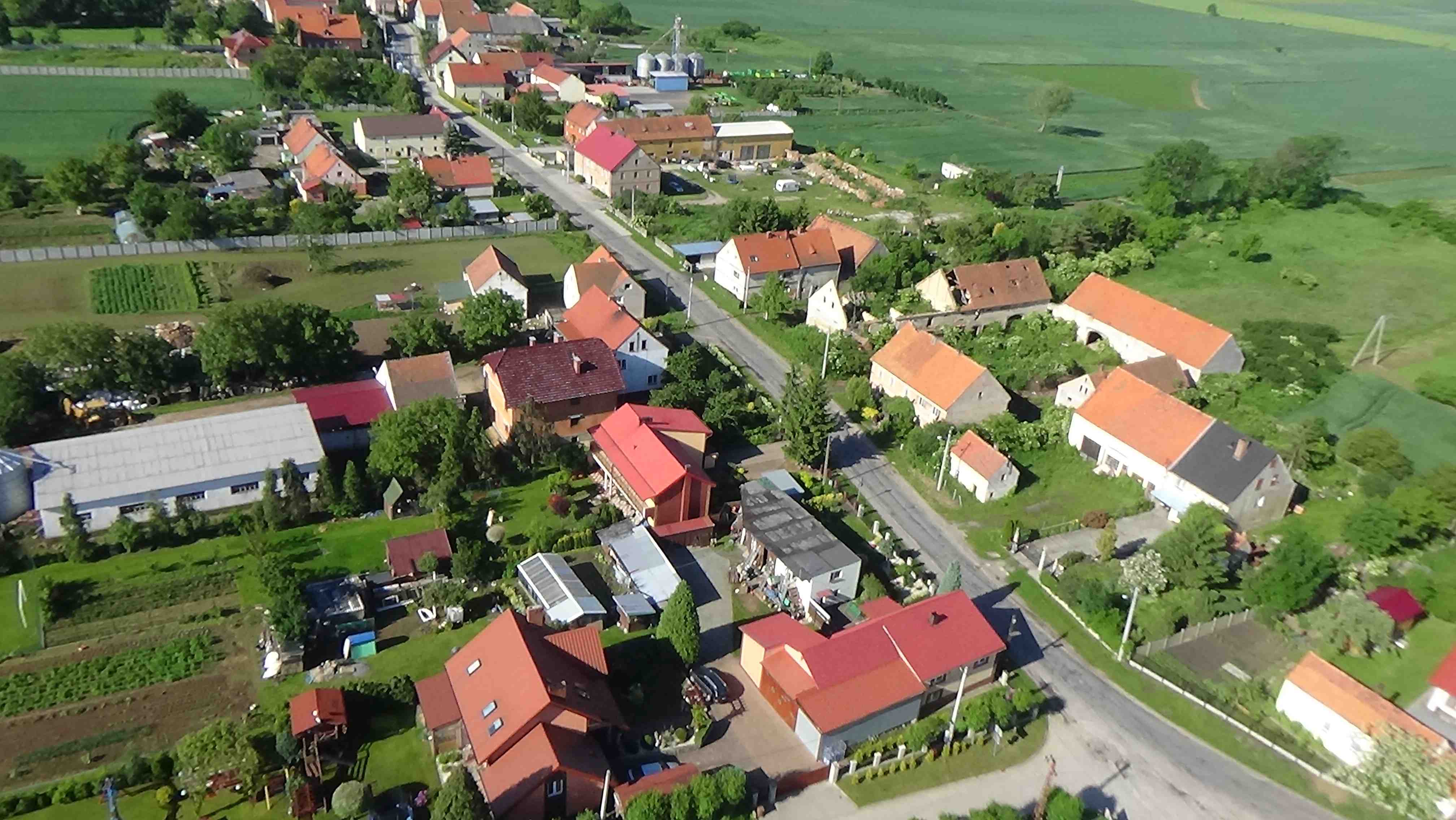 Mikołajowice z lotu ptaka. Zobacz jak wygląda wioska