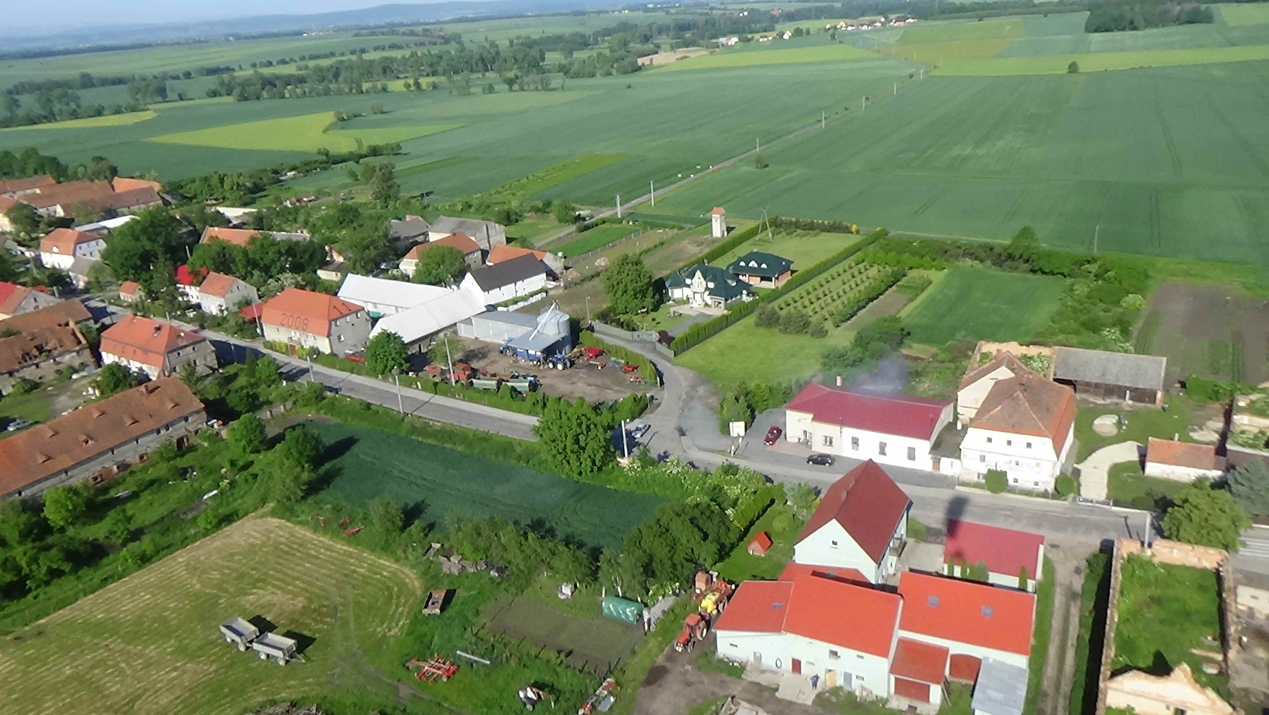Mikołajowice z lotu ptaka. Zobacz jak wygląda wioska