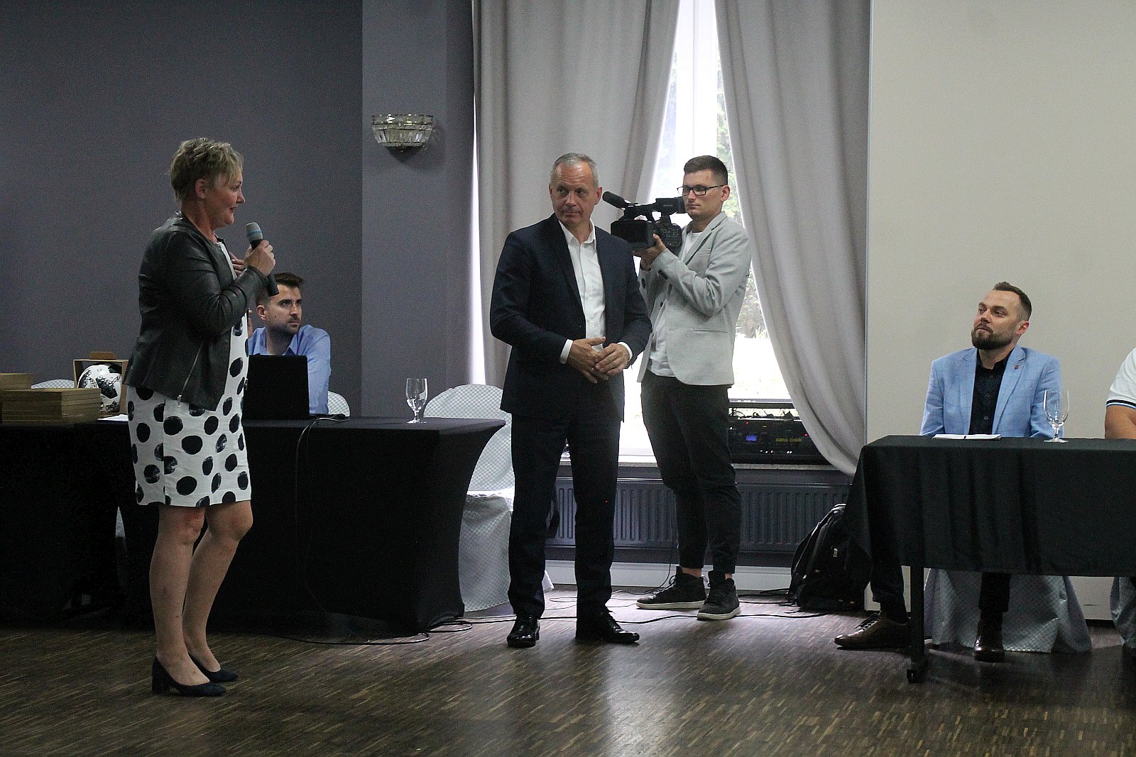 Spotkanie biznesowe - rozdanie certyfikatów