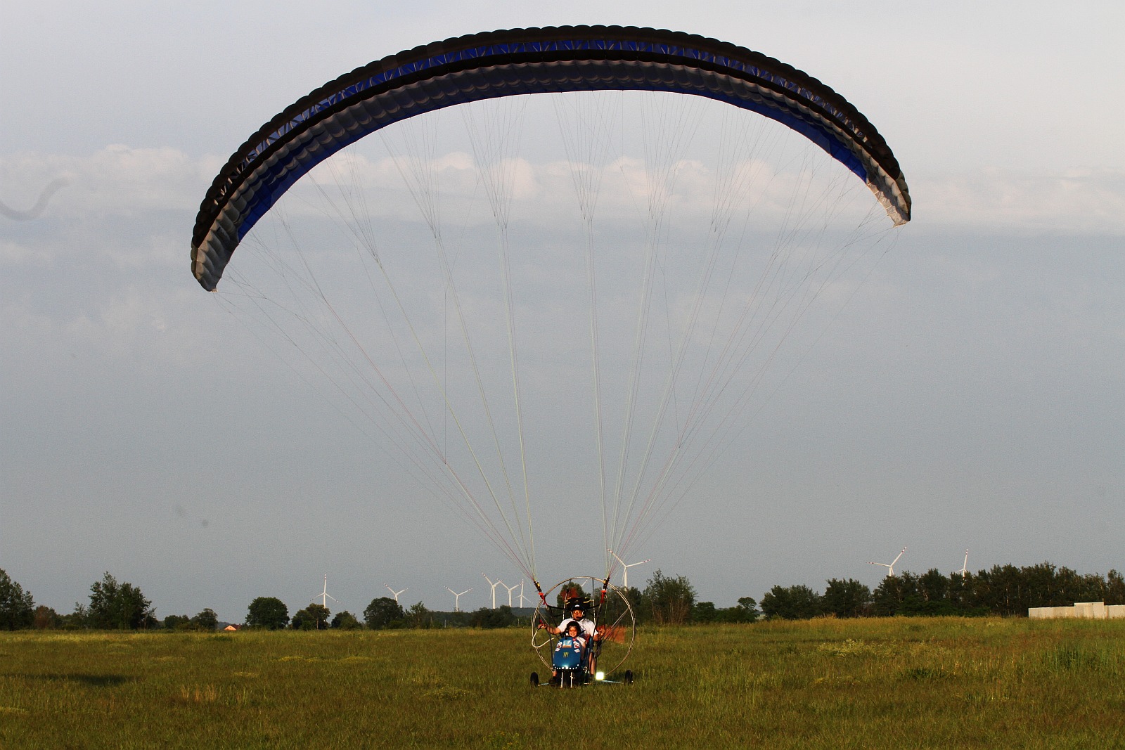 Zajęcia z legnickim pilotem „AnTonio” na lotnisku