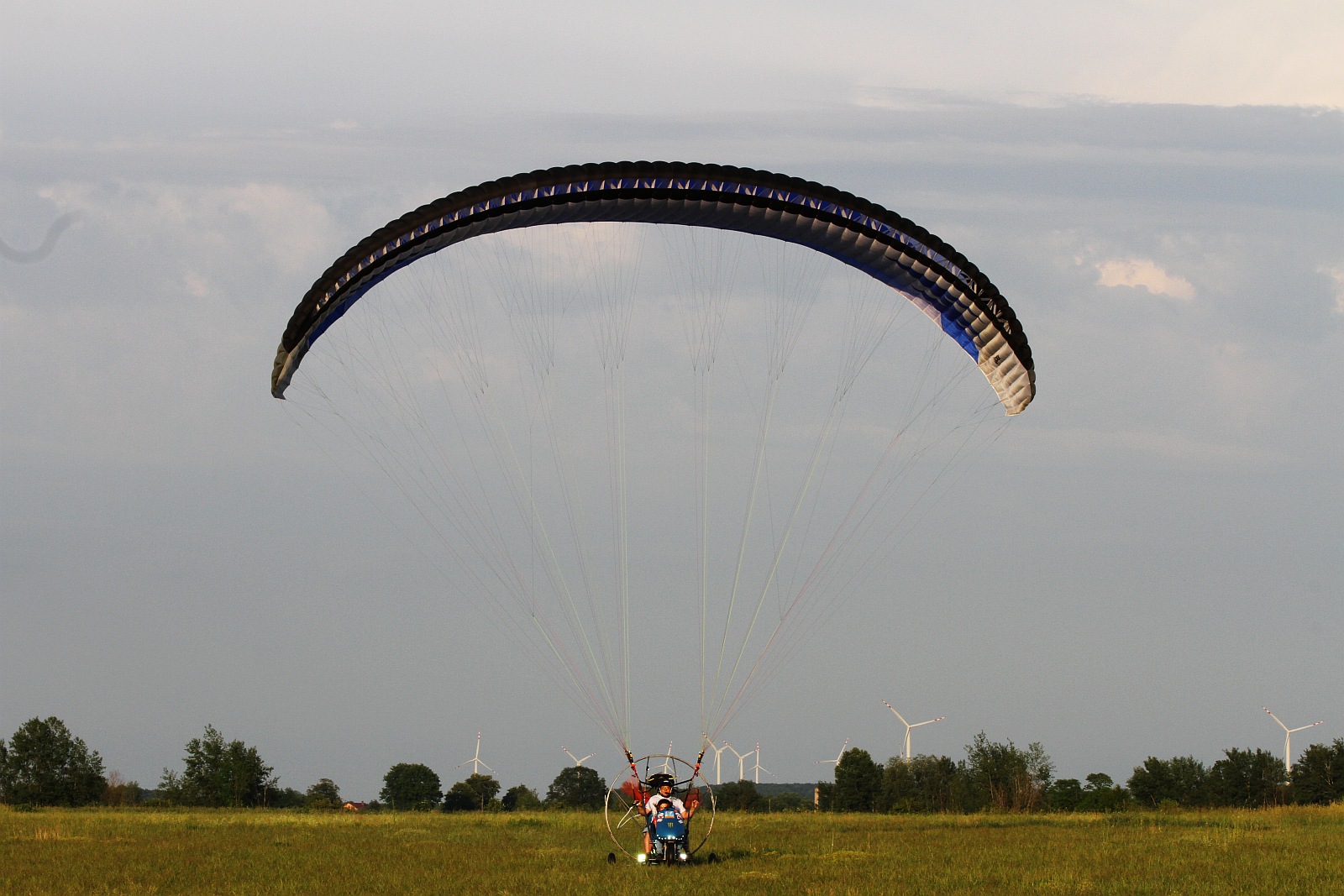 Zajęcia z legnickim pilotem „AnTonio” na lotnisku