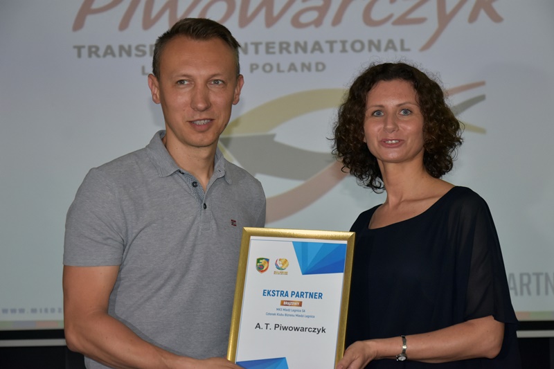 Spotkanie biznesowe - rozdanie certyfikatów