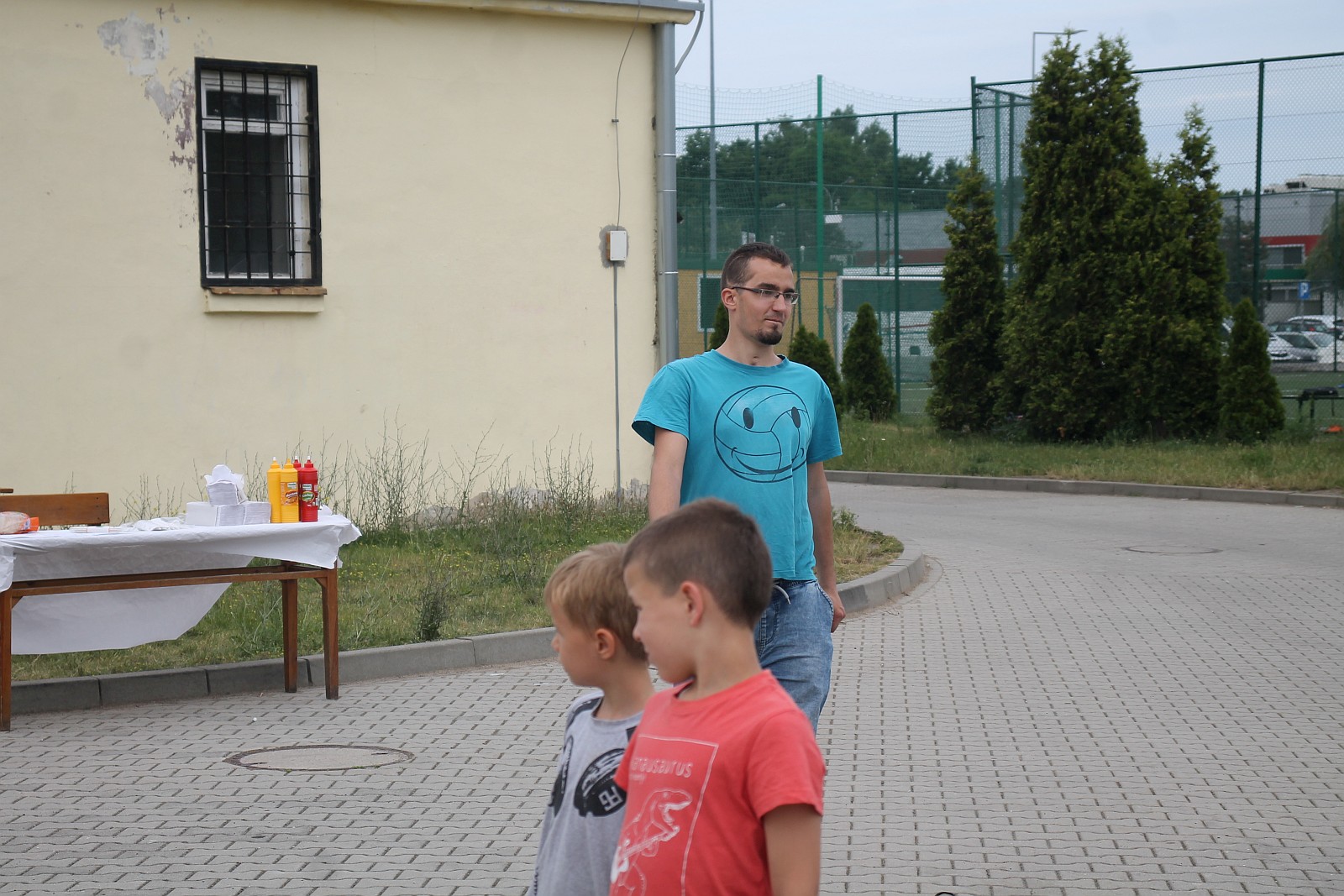 Festyn parafii Świętej Trójcy na gościnnym terenie SP nr 7