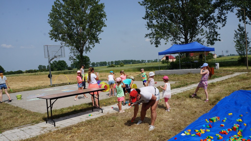 Biesiada Sąsiedzka w Piotrówku integrowała w słońcu i deszczu
