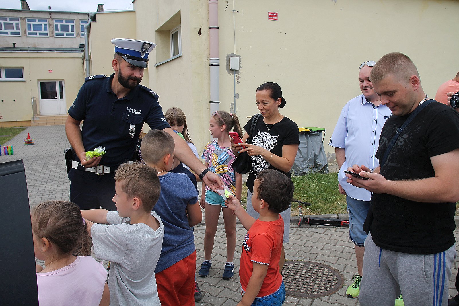 Festyn parafii Świętej Trójcy na gościnnym terenie SP nr 7