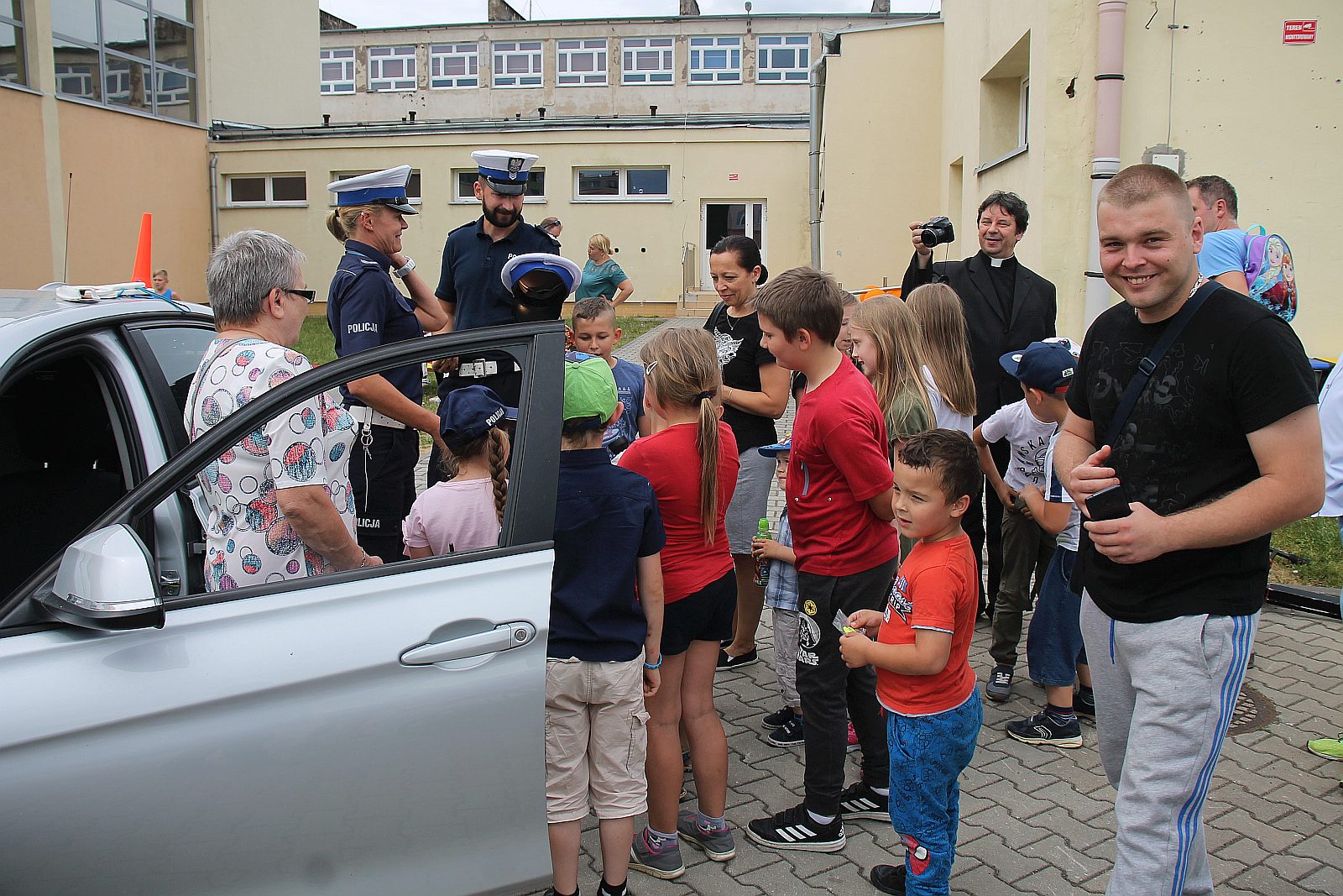 Festyn parafii Świętej Trójcy na gościnnym terenie SP nr 7